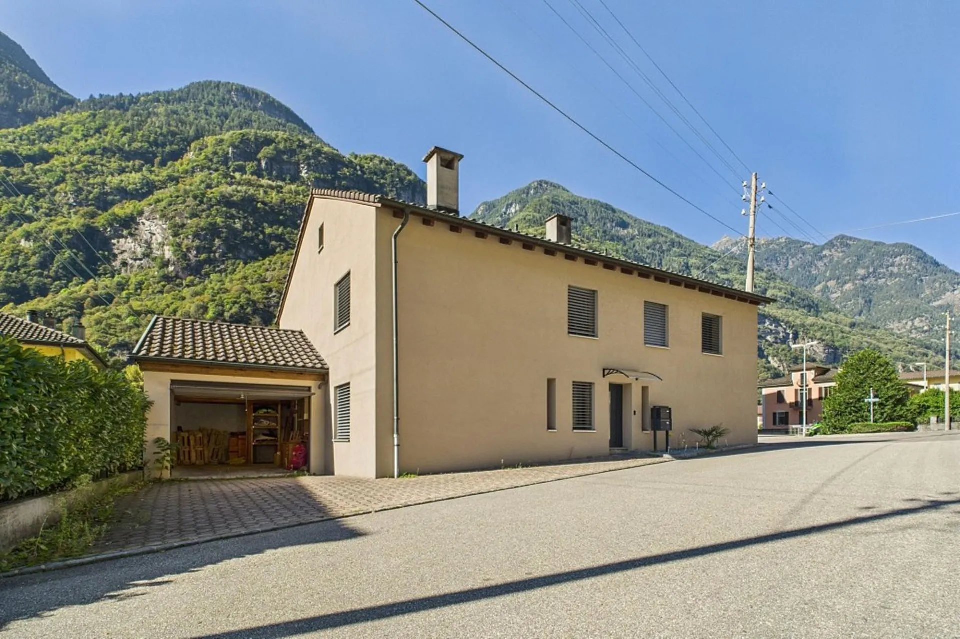 Casa singola ristrutturata con due unità abitative locate ideale anche per investimento