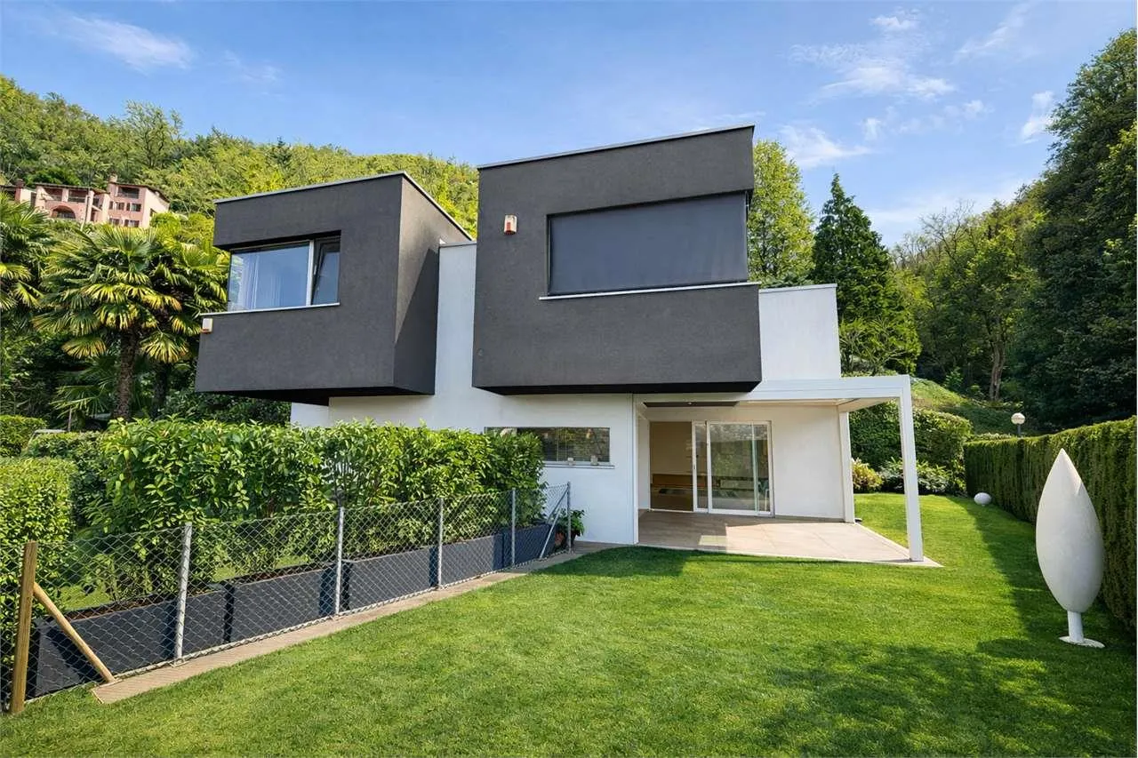 Elegante con giardino privato di recente costruzione a Lugano