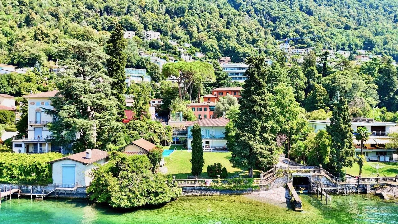 Villa fronte lago di Lugano in affitto a Bissone: Aprile - Settembre