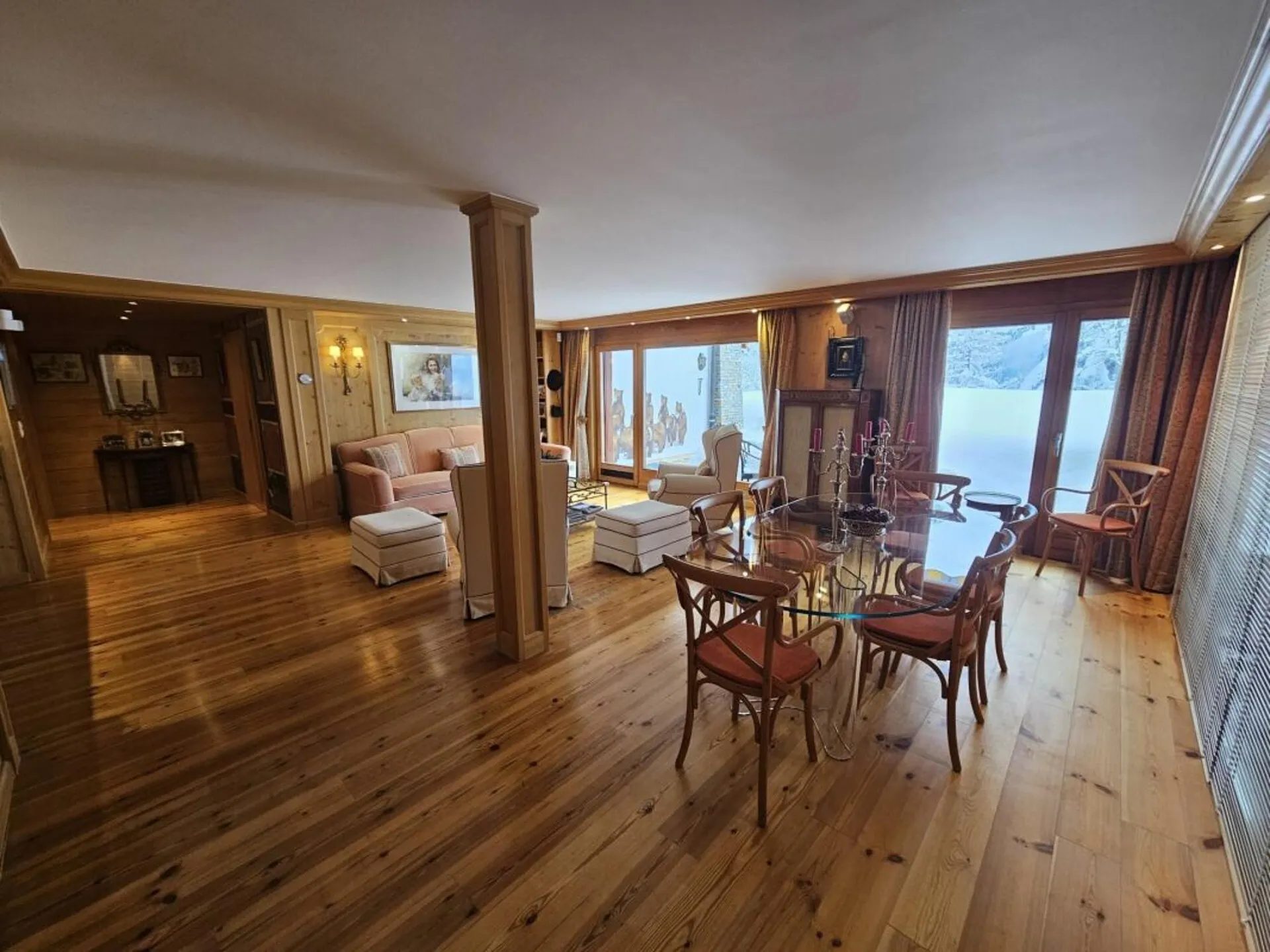 Appartement 5,5 pièces avec piscine intérieure, ski in and out