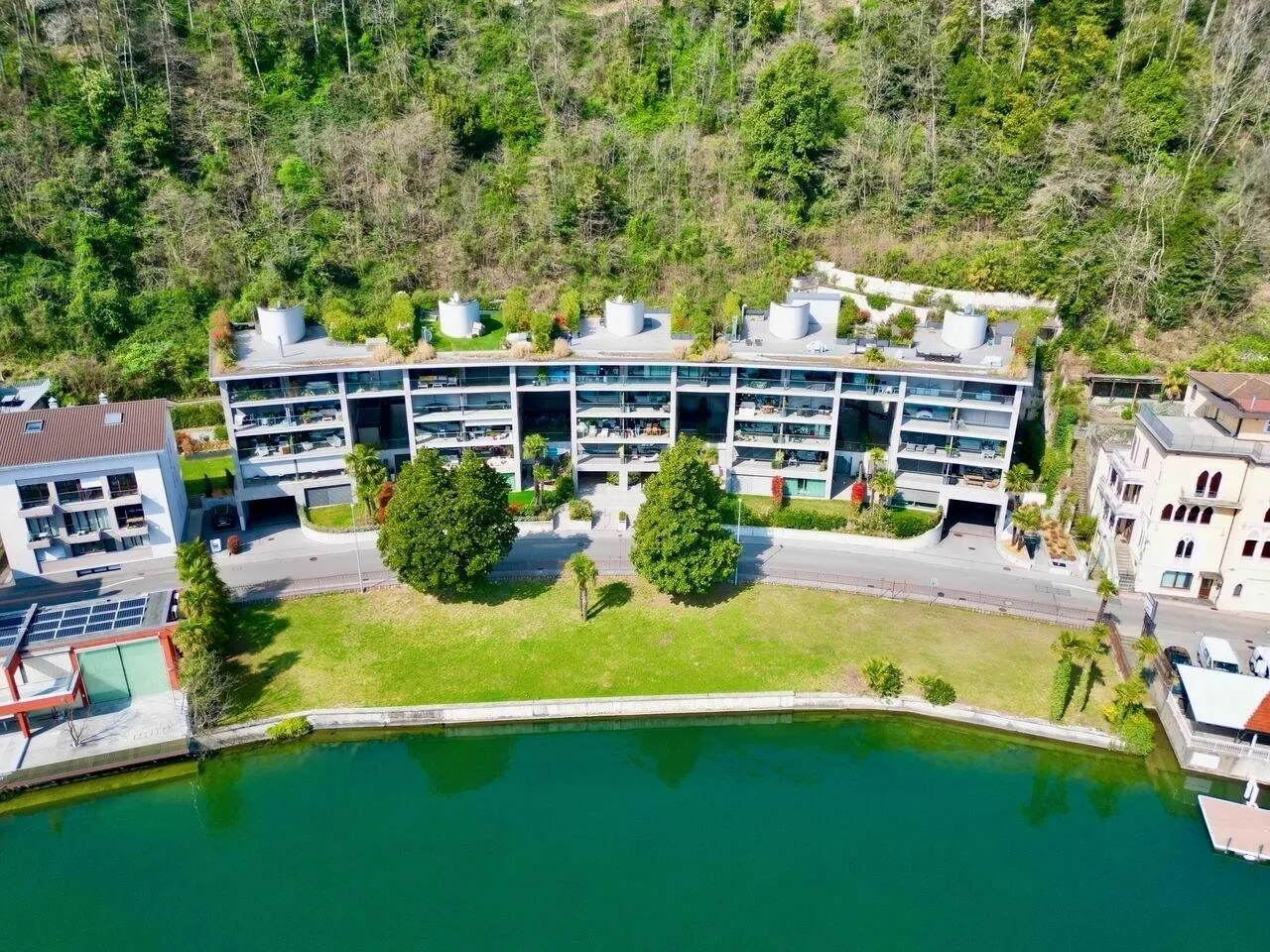 Raffinato Appartamento con Vista Lago, Perfetto come Casa Vacanze