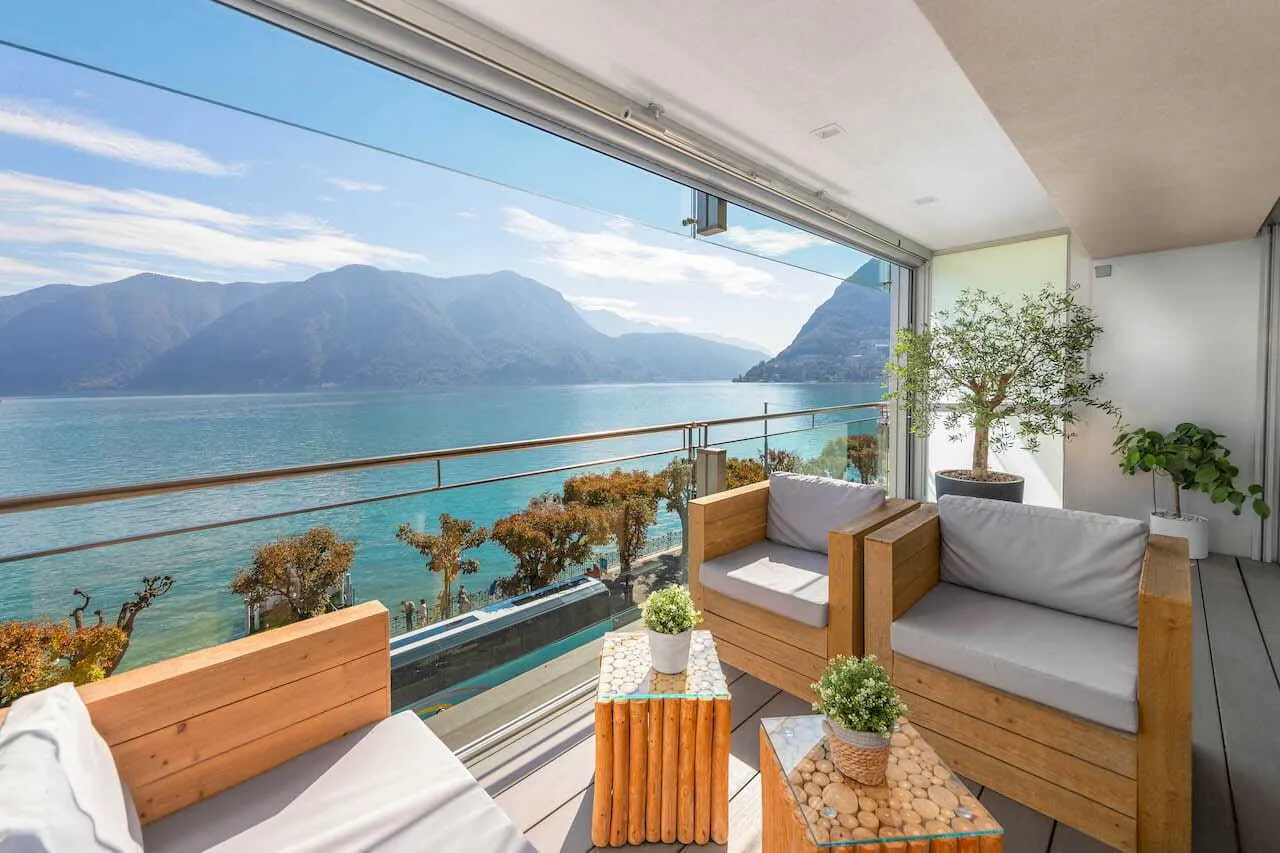Esclusivo Appartamento di Lusso in Prima Linea sul Lago di Lugano