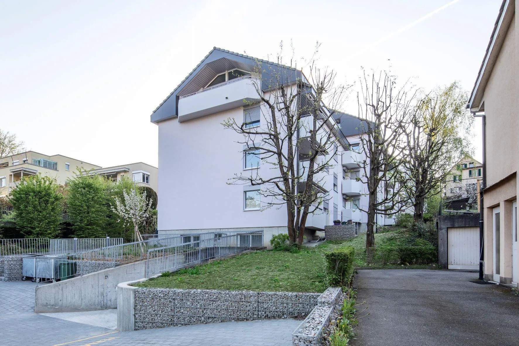 Helle, moderne Wohnung am Schloss Binningen