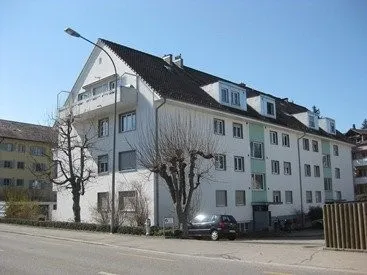 Helle Dachwohnung mit Balkon