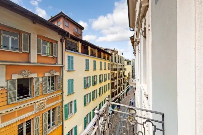 5 locali in stabile d'epoca e di prestigio a Lugano