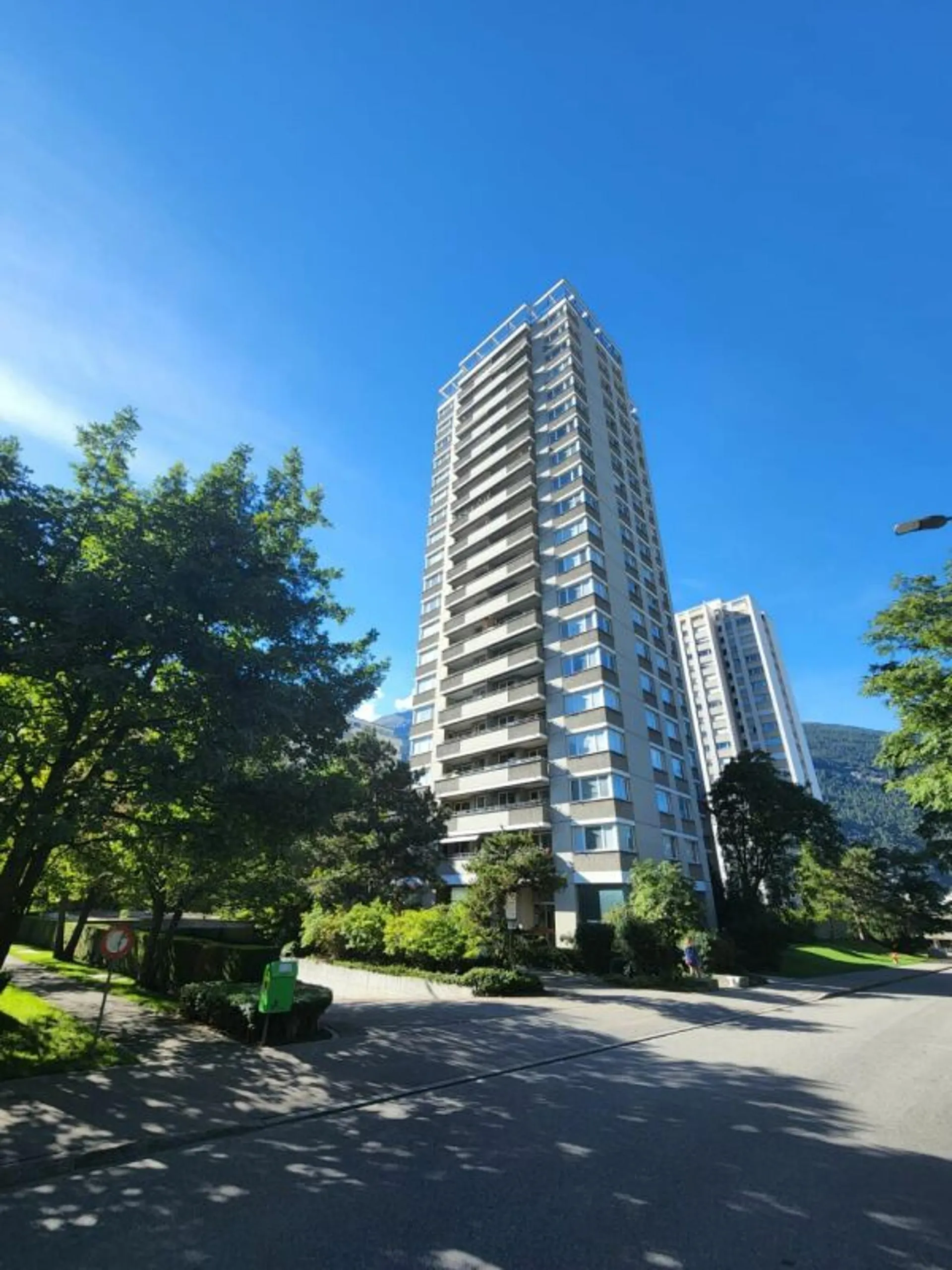 Schöne, helle 4-Zimmer-Wohnung mit Balkon & Bergsicht an zentraler Lage in Chur