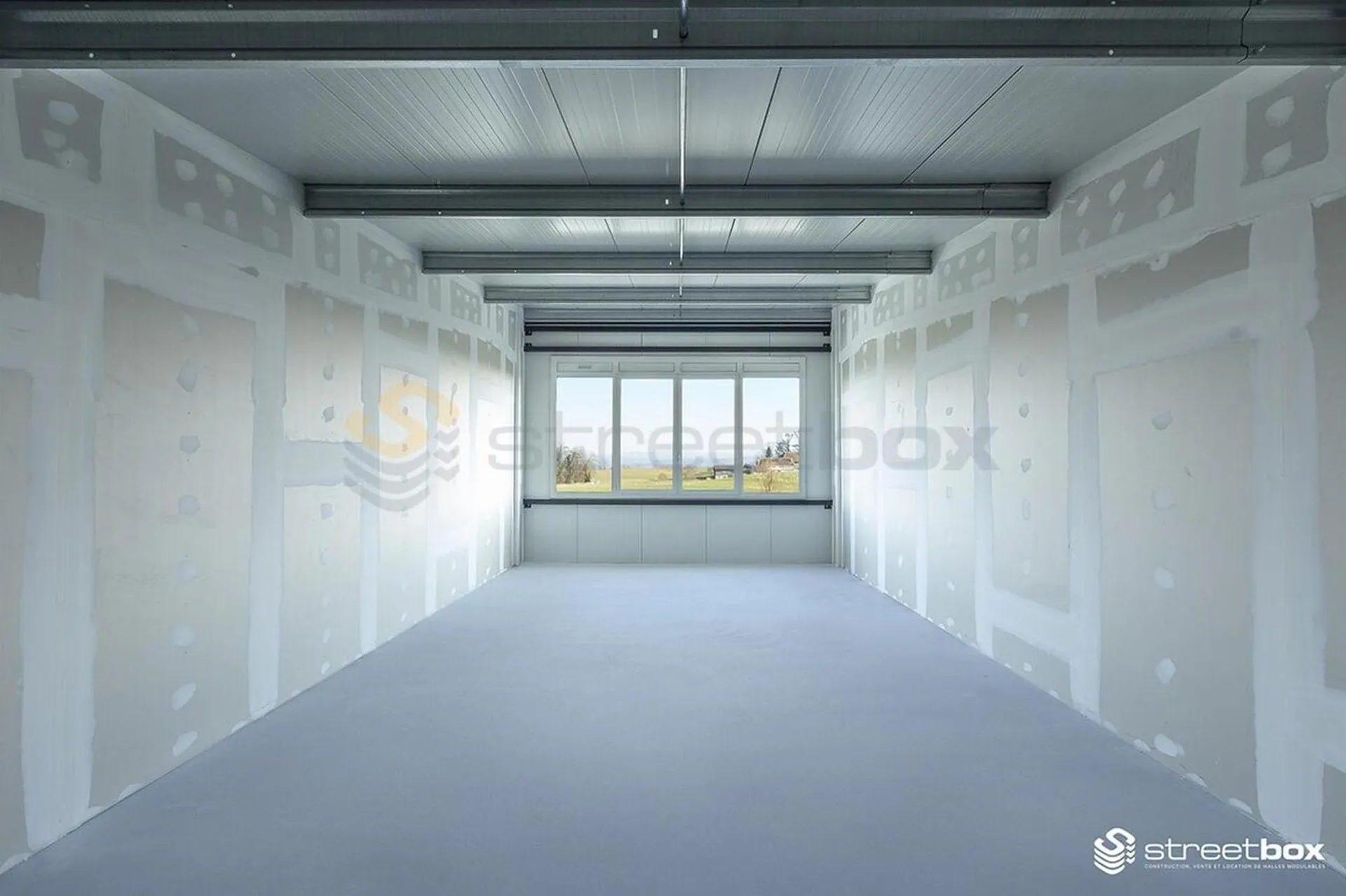 Streetbox de 115 m2 très bien situé ! Box n20