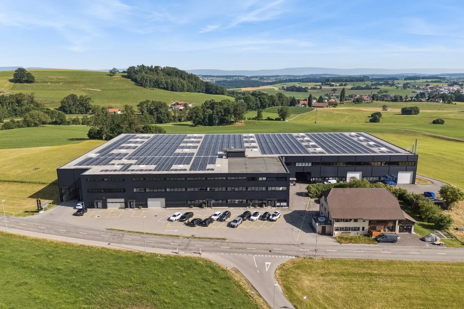 Dépôt de 322 m² au 1er étage  proche autoroute