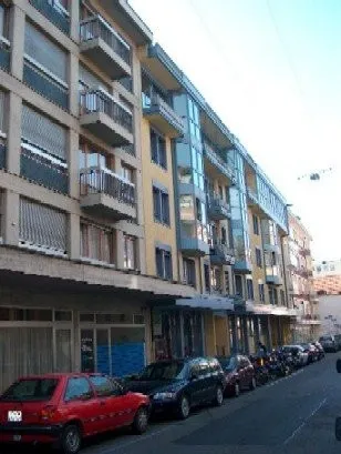 Place de parking pour petite voiture proche du lac - Quartier des Eaux-Vives