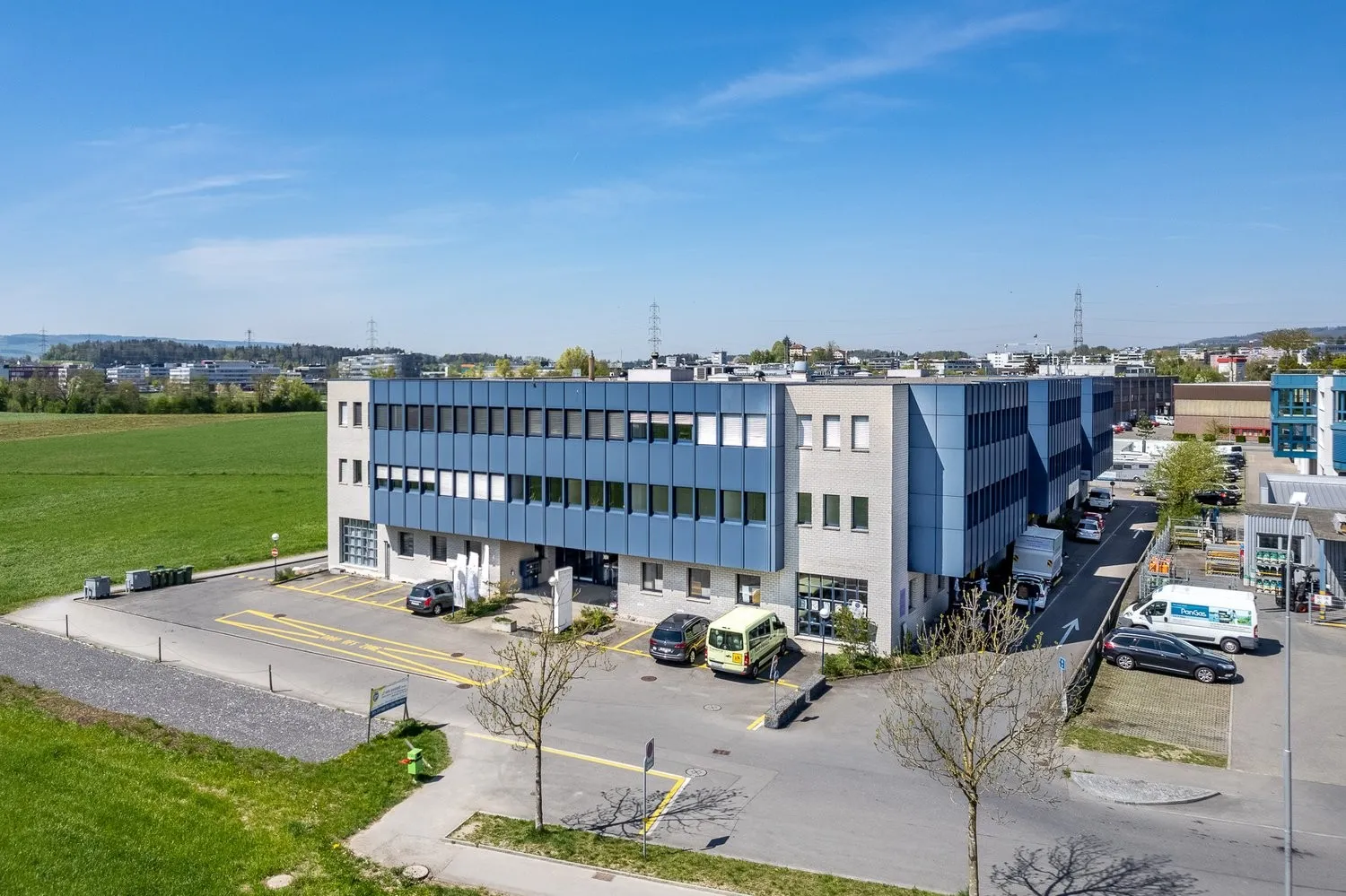Helles Kleinbüro zum Vermieten in Steinhausen