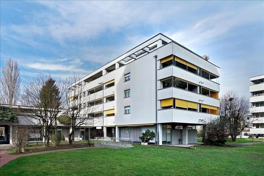 Zentraler Einstellhallenplatz in Allschwil