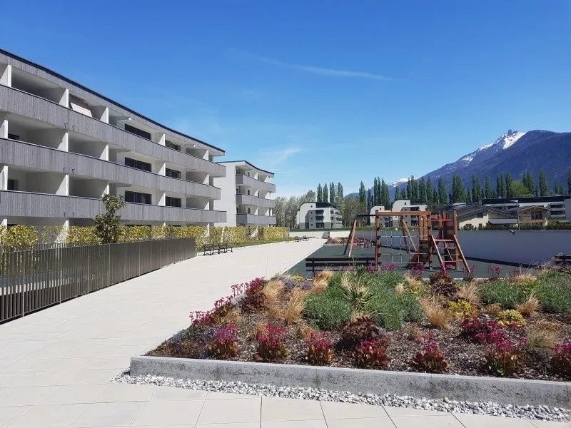 Cette place de parc extérieure n'attend plus que vous