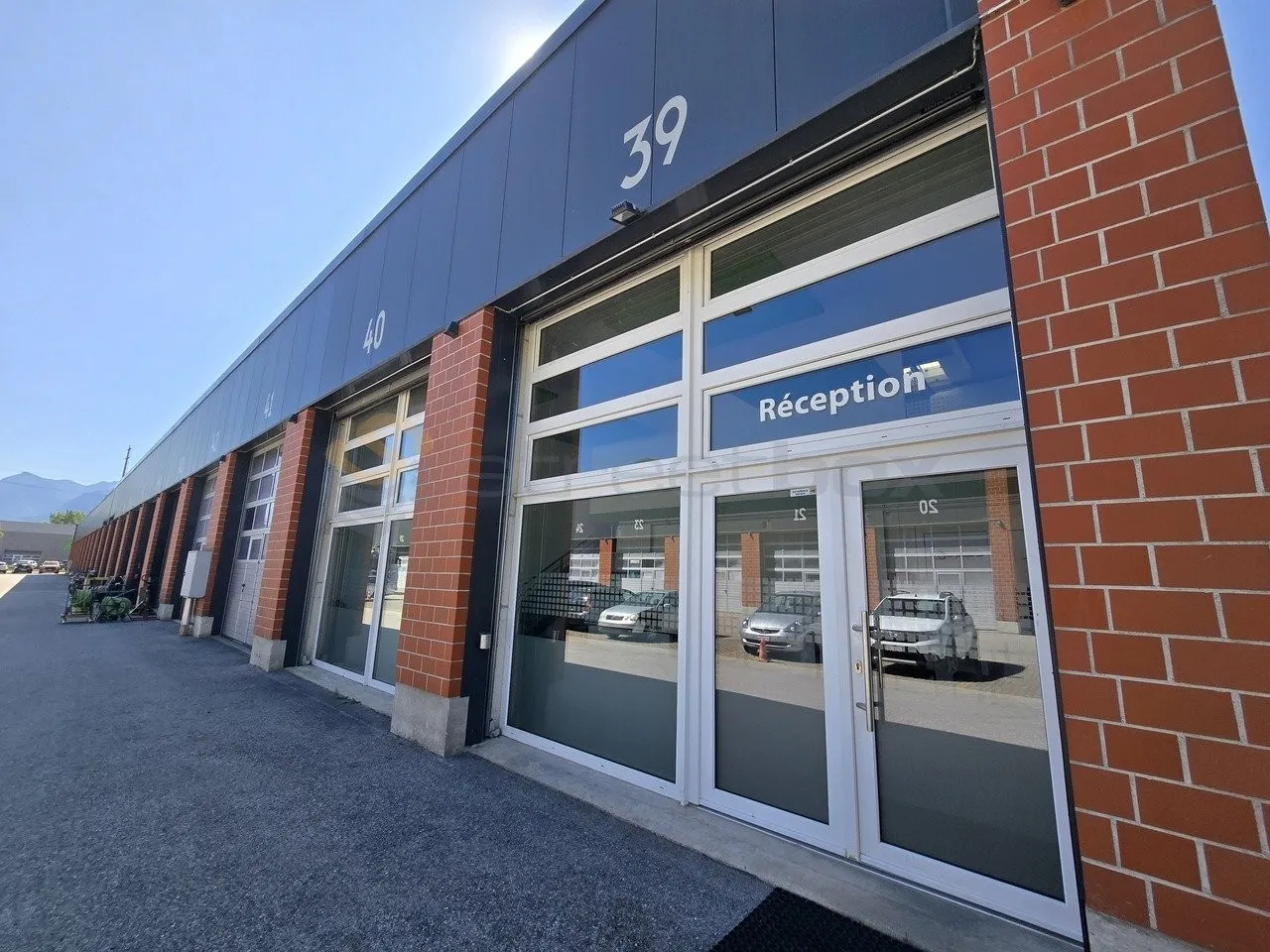 Double box aménagés en bureaux - à louer !