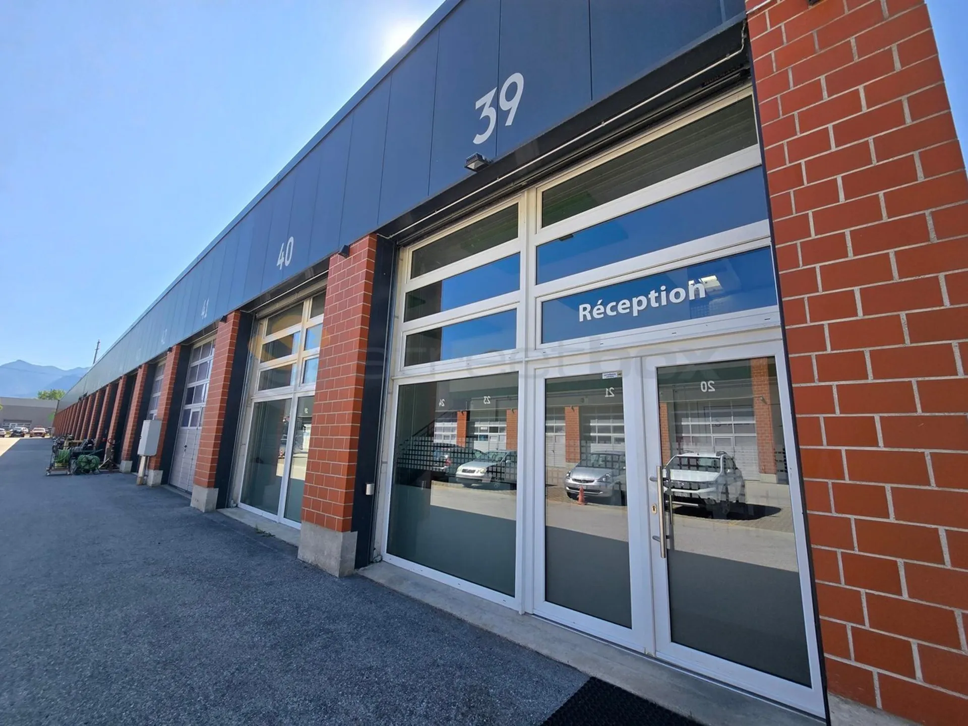 Double box aménagés en bureaux - à louer !
