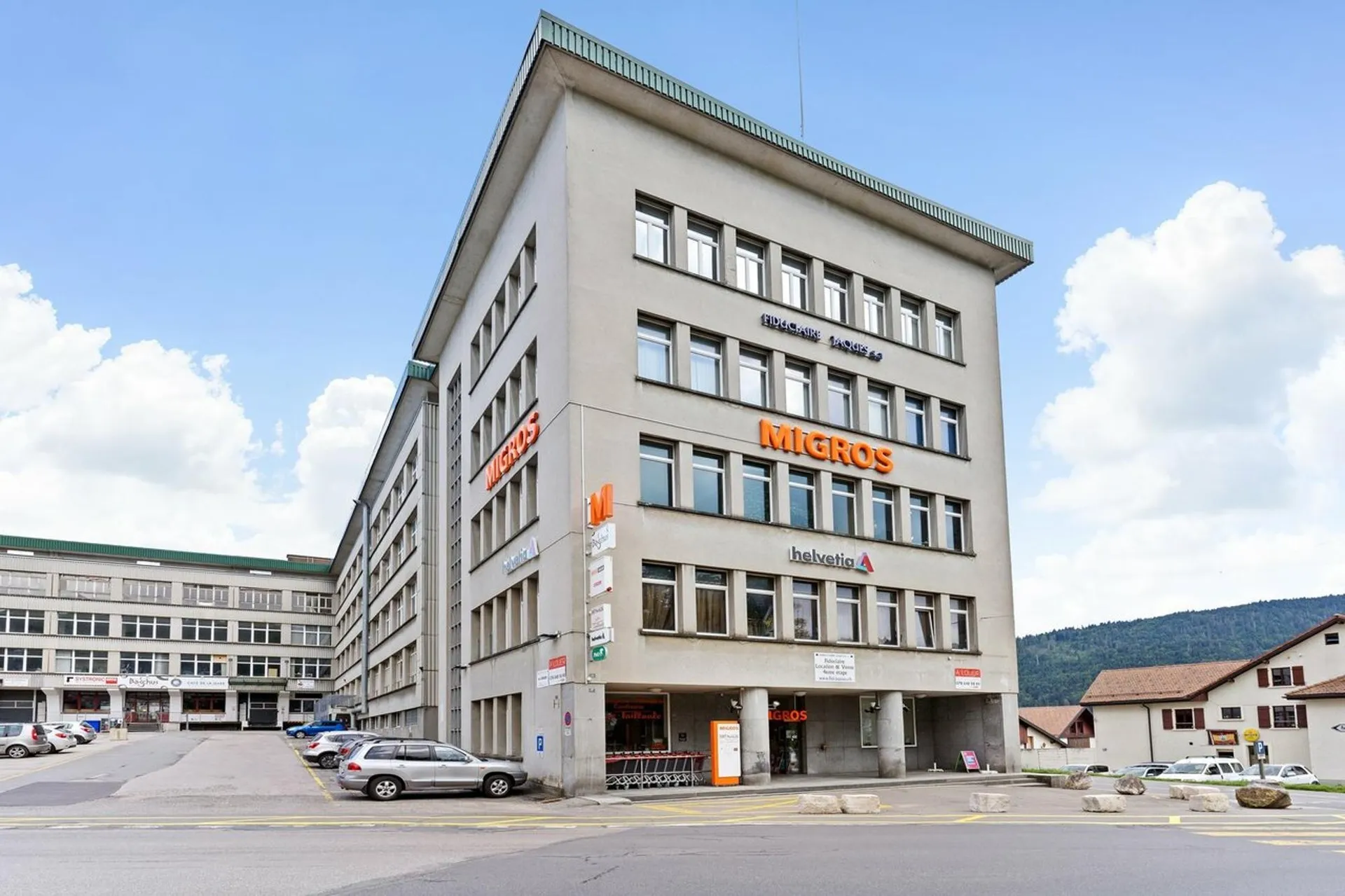 Surfaces dès 108 m2 - Bail flexible - Quai camion et monte-charge