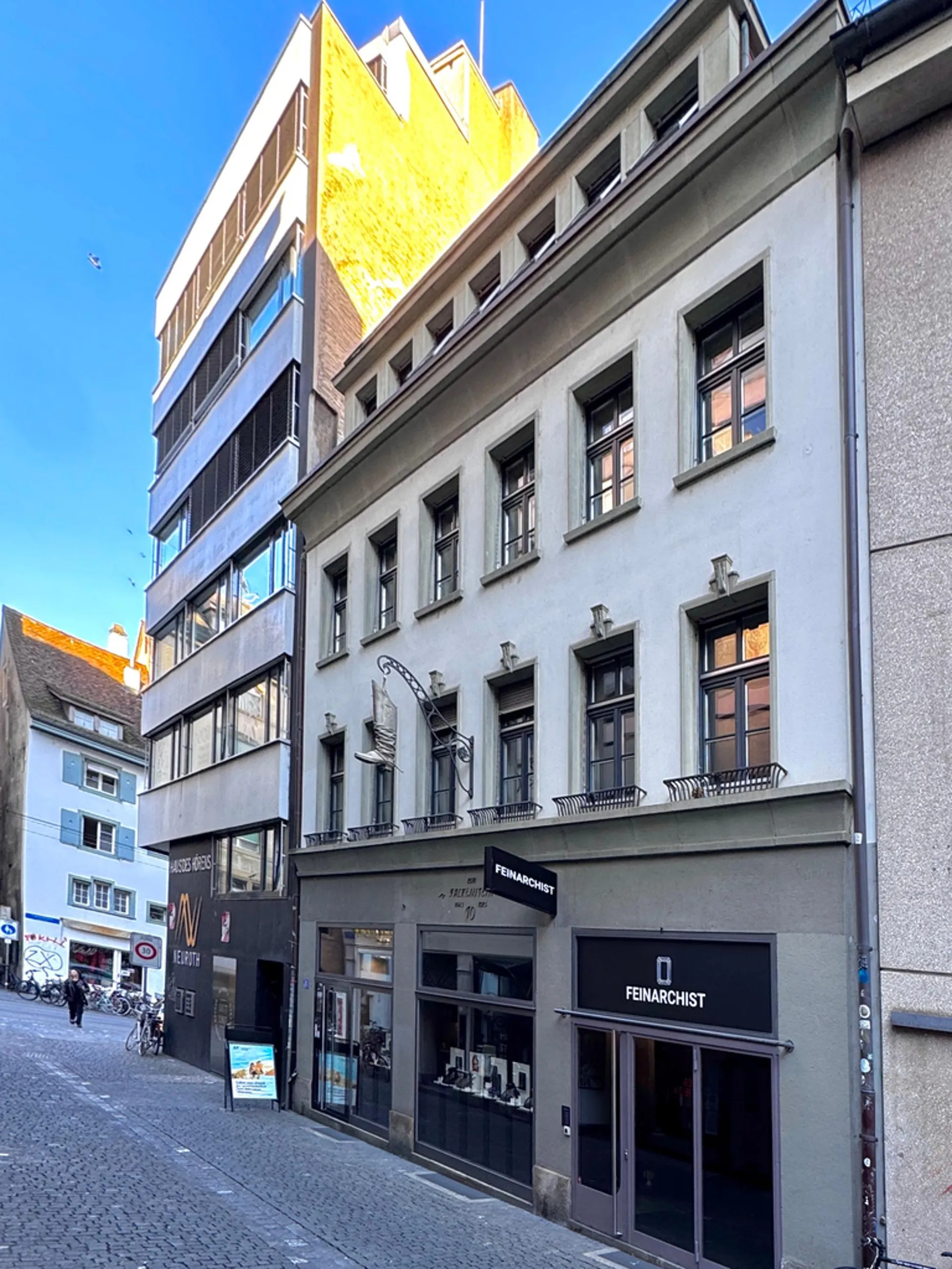 Stilvolles Wohnen - Altbau trifft auf zeitlose Eleganz