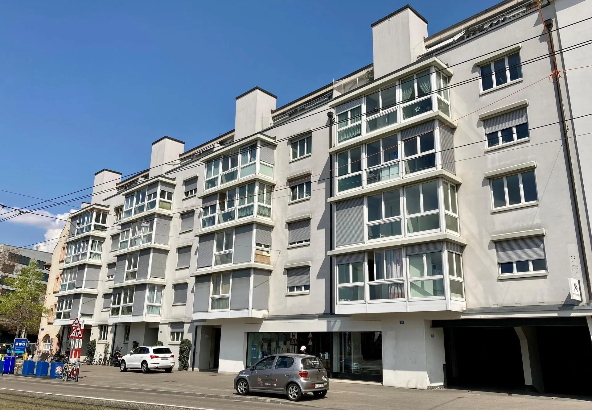 Nahe Bahnhof St. Johann mit Balkon