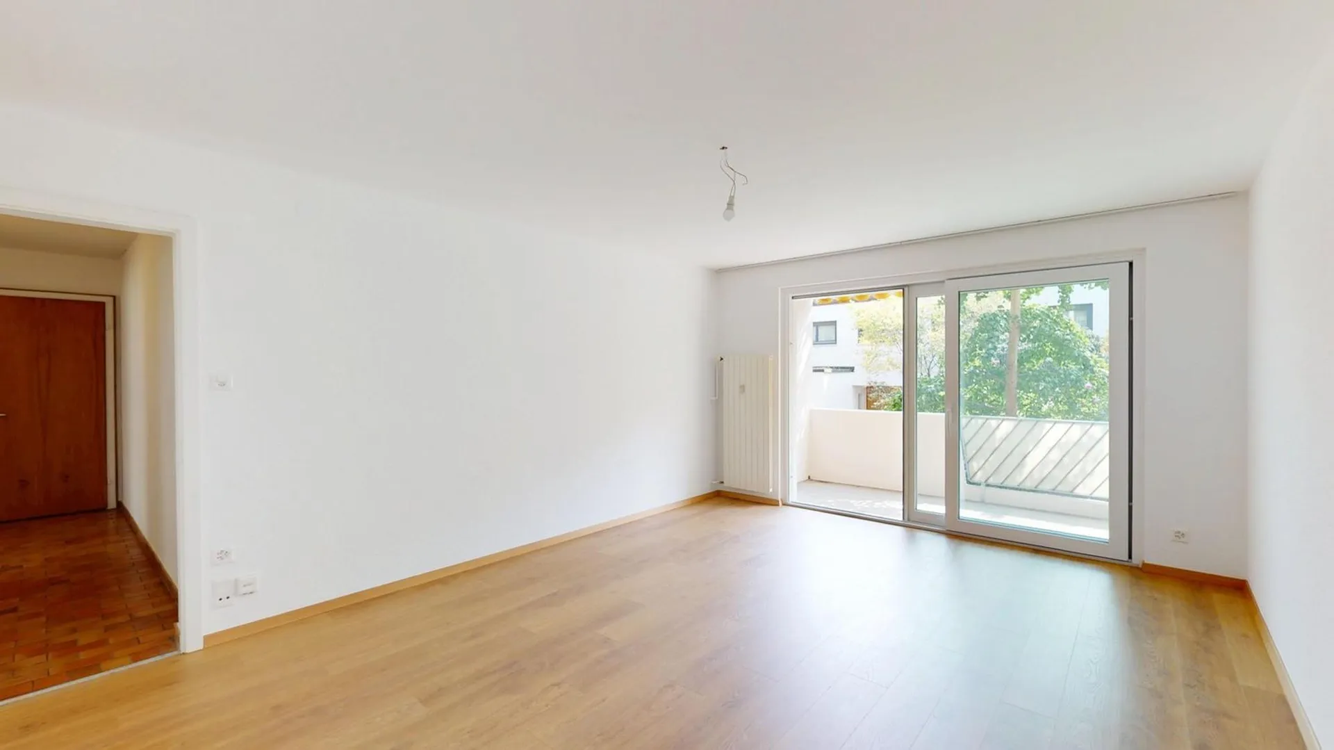 Exklusive 3-Zimmer-Riverside-Wohnung mit Balkon nahe Roche-Tower am Rhein