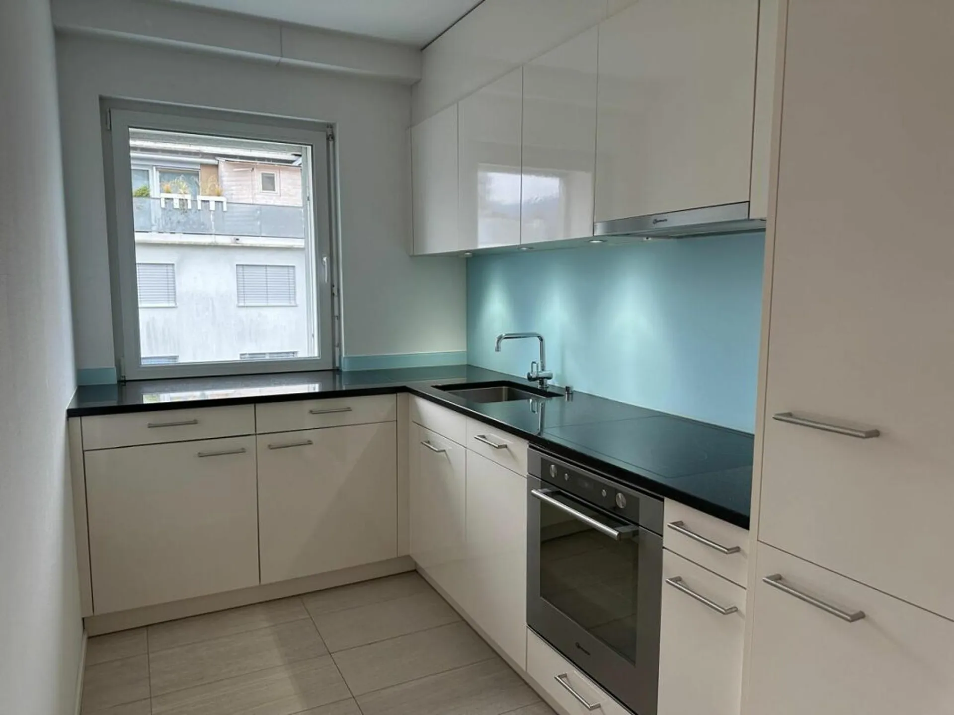 Moderne 3.5-Zimmerwohnung mit eigenem Waschturm