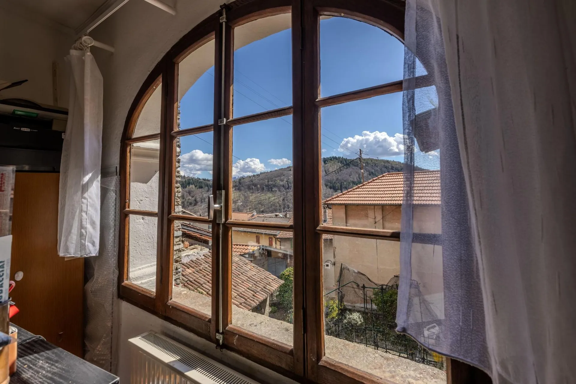 OCCASIONE- CASA TIPICA DI 7.5 LOCALI RINNOVATA A BRENO