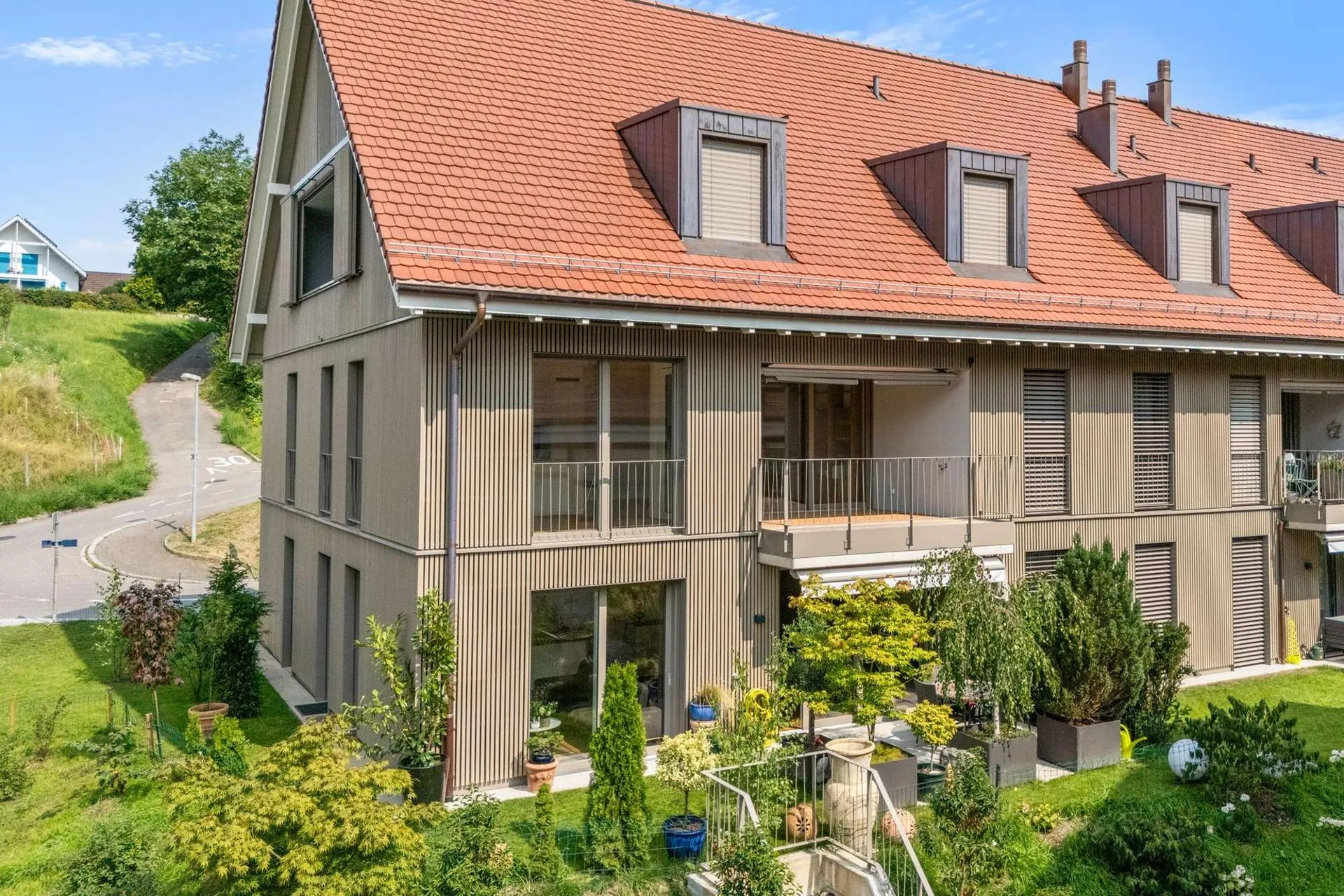 Moderne Wohnung mit grossem Garten in Seenähe