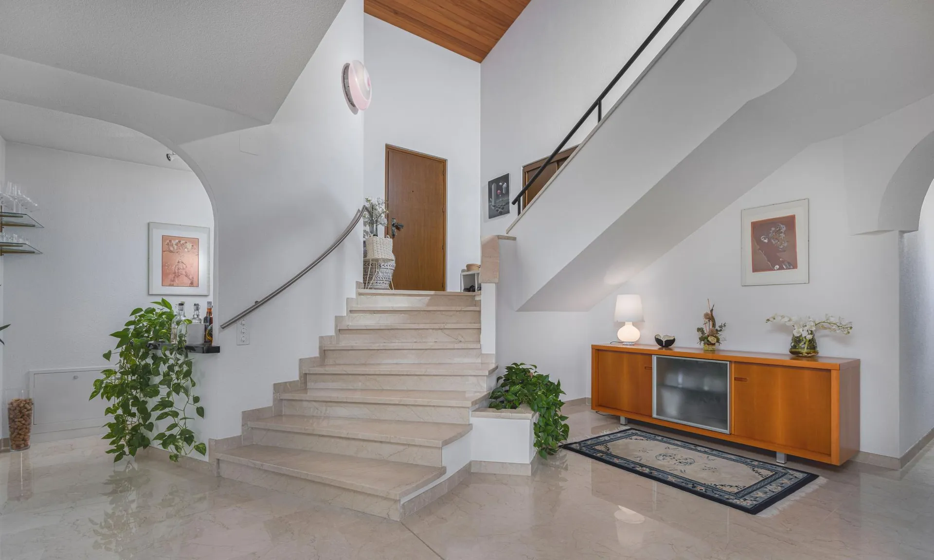 VILLA 5.5 LOCALI VISTA LAGO CON GIARDINO DI 1000 MQ A CIMO