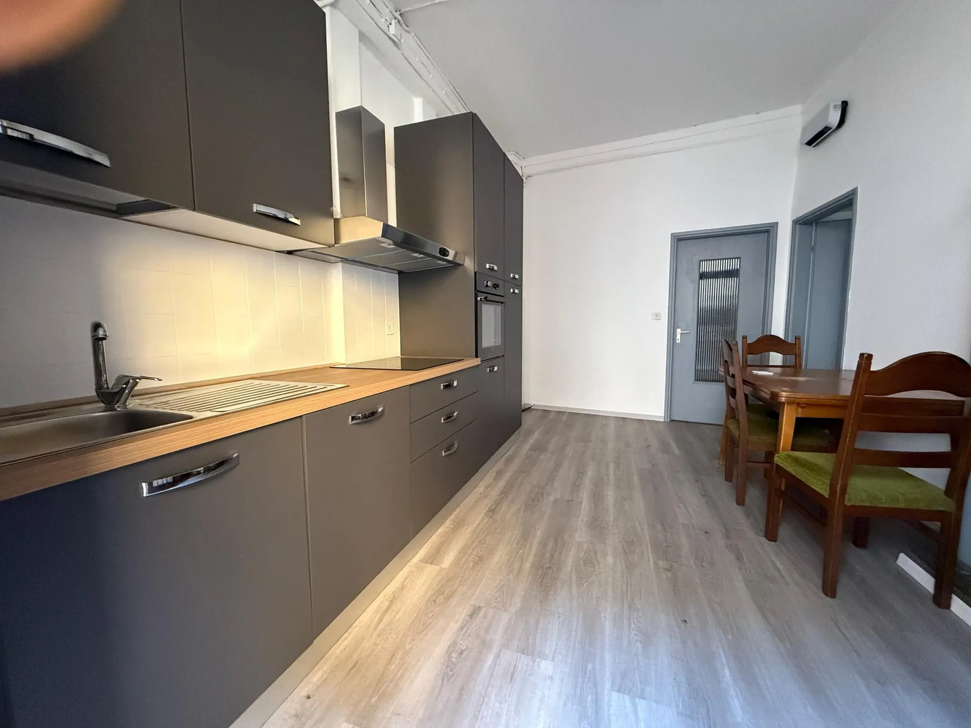 CASA 11.5 LOCALI DA RISTRUTTURARE A RIVA SAN VITALE CENTRO