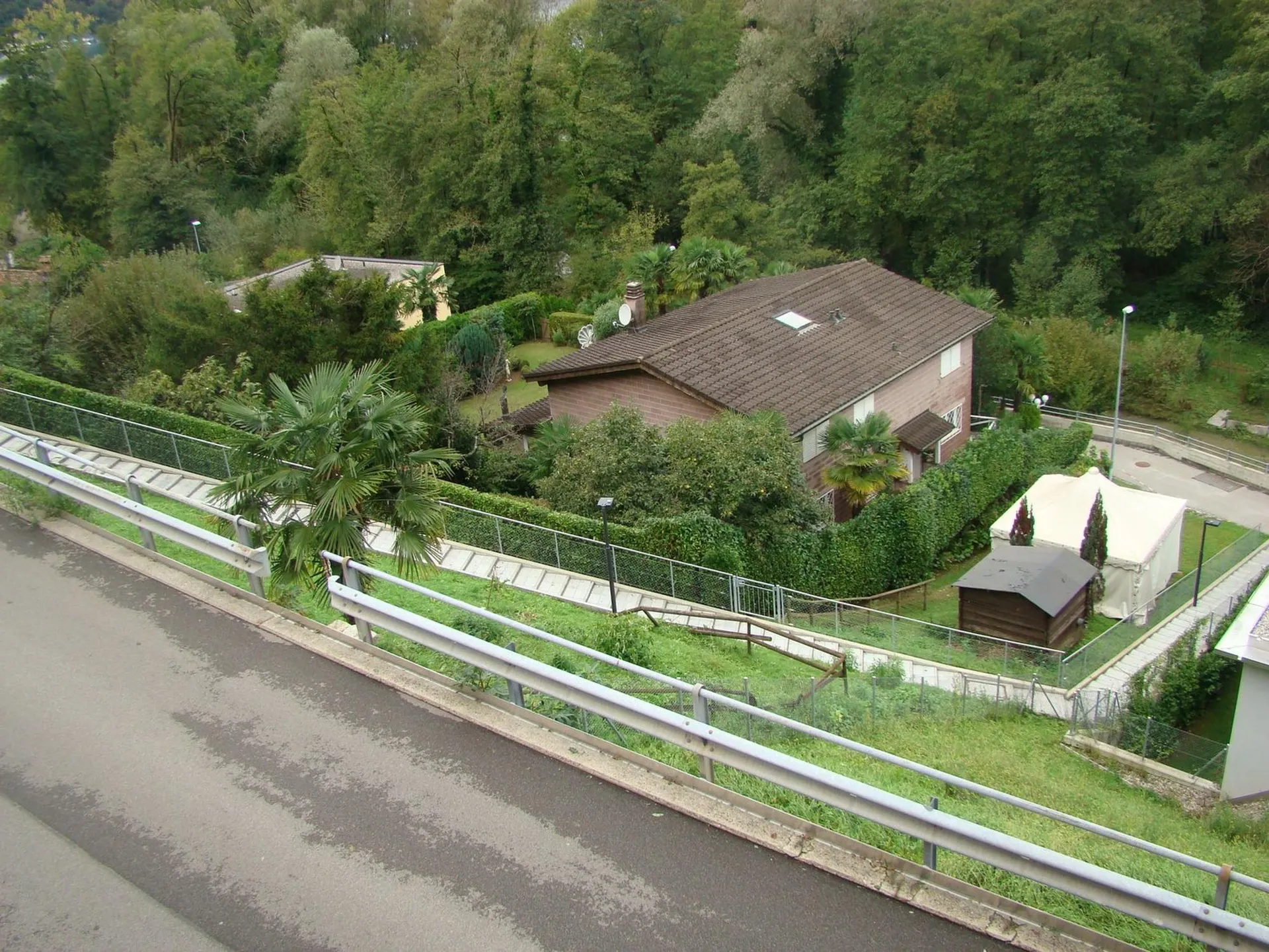 Spacious 5.5-Room House with Lake Views in Figino