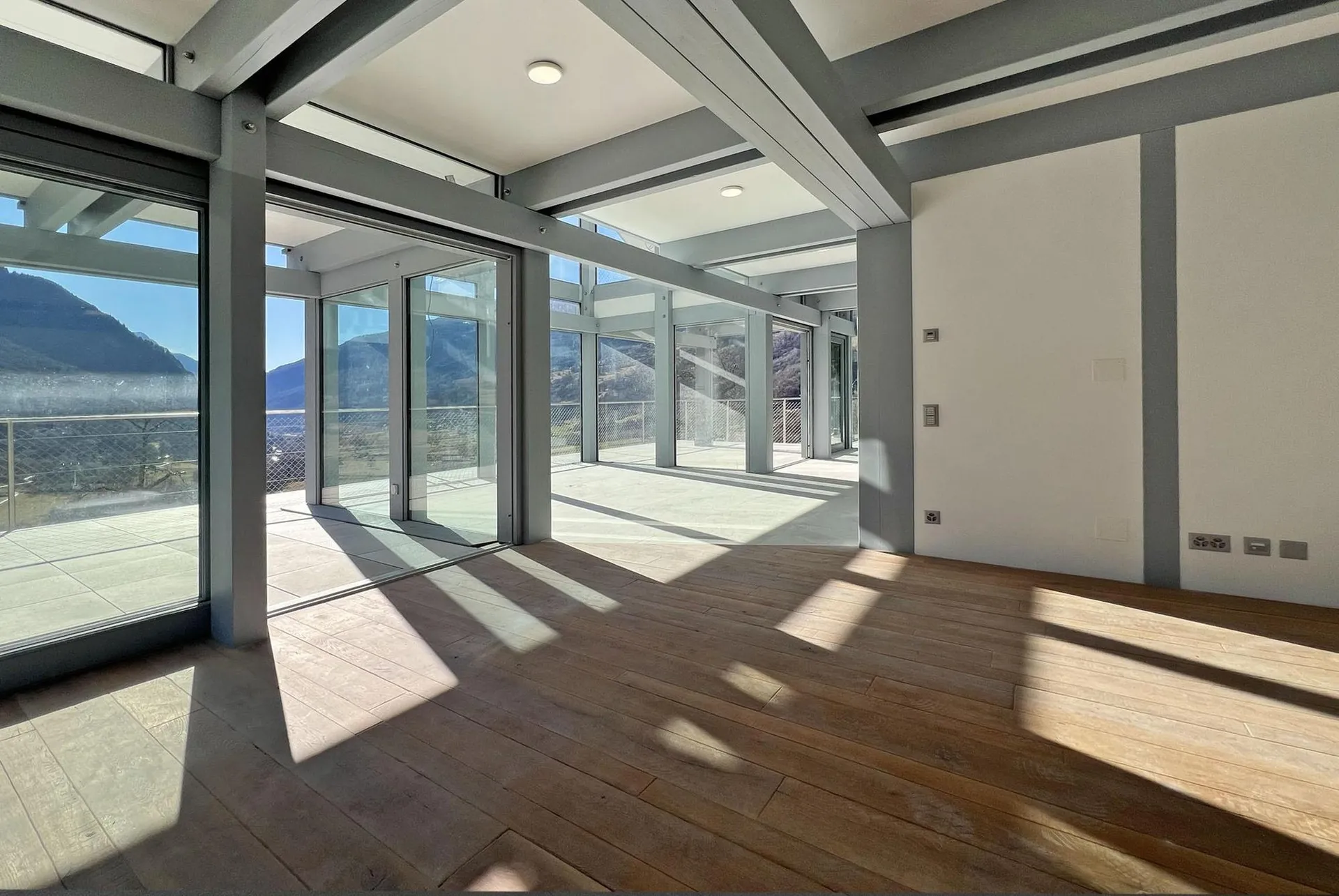 VILLA MODERNA 6.5 CON VISTA PANORAMICA A PONTO VALENTINO