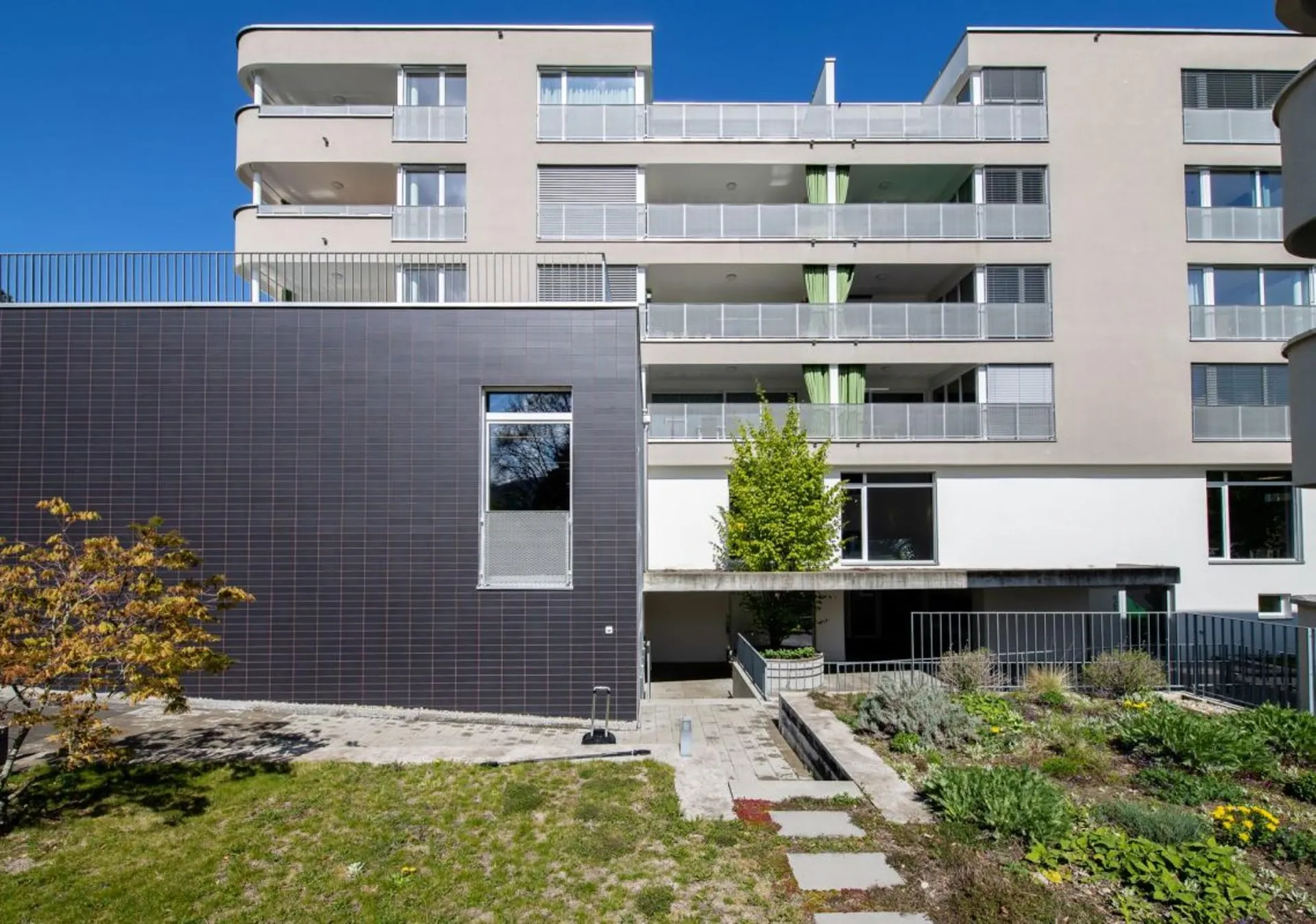 Nähe Gartenstadt, Münchenstein - Moderne 2 1/2-Zimmer-Wohnung im 1.OG zu vermieten