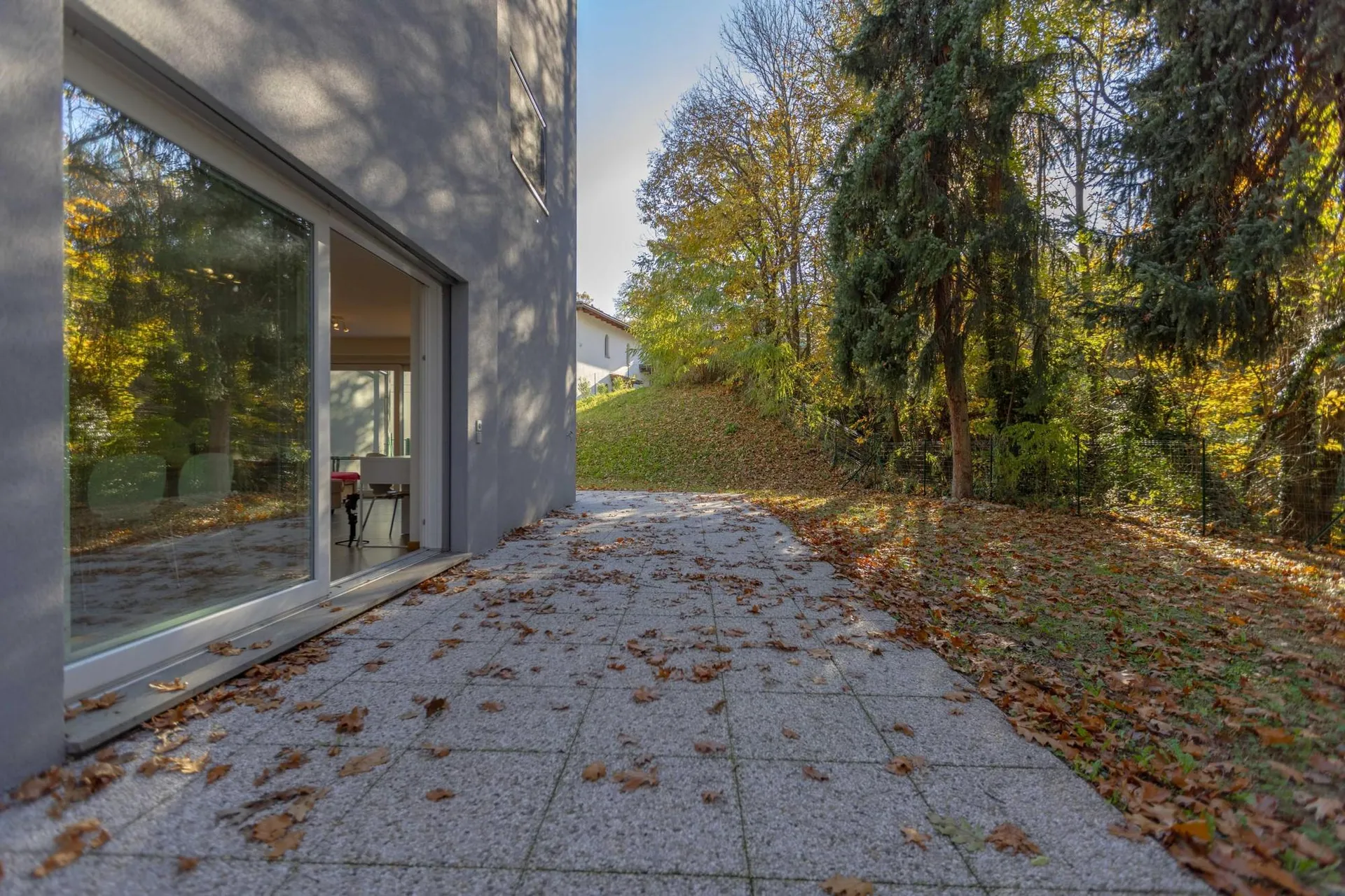 MODERNO E AMPIO 3.5 LOCALI CON GRANDE GIARDINO A BREGANZONA