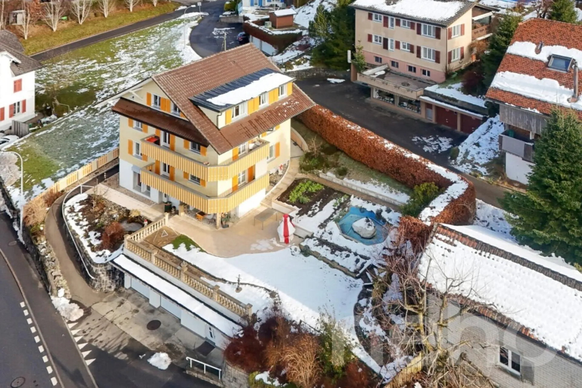 Sonniges Drei-Familienhaus, 2 Gewerberäume und viel Potenzial