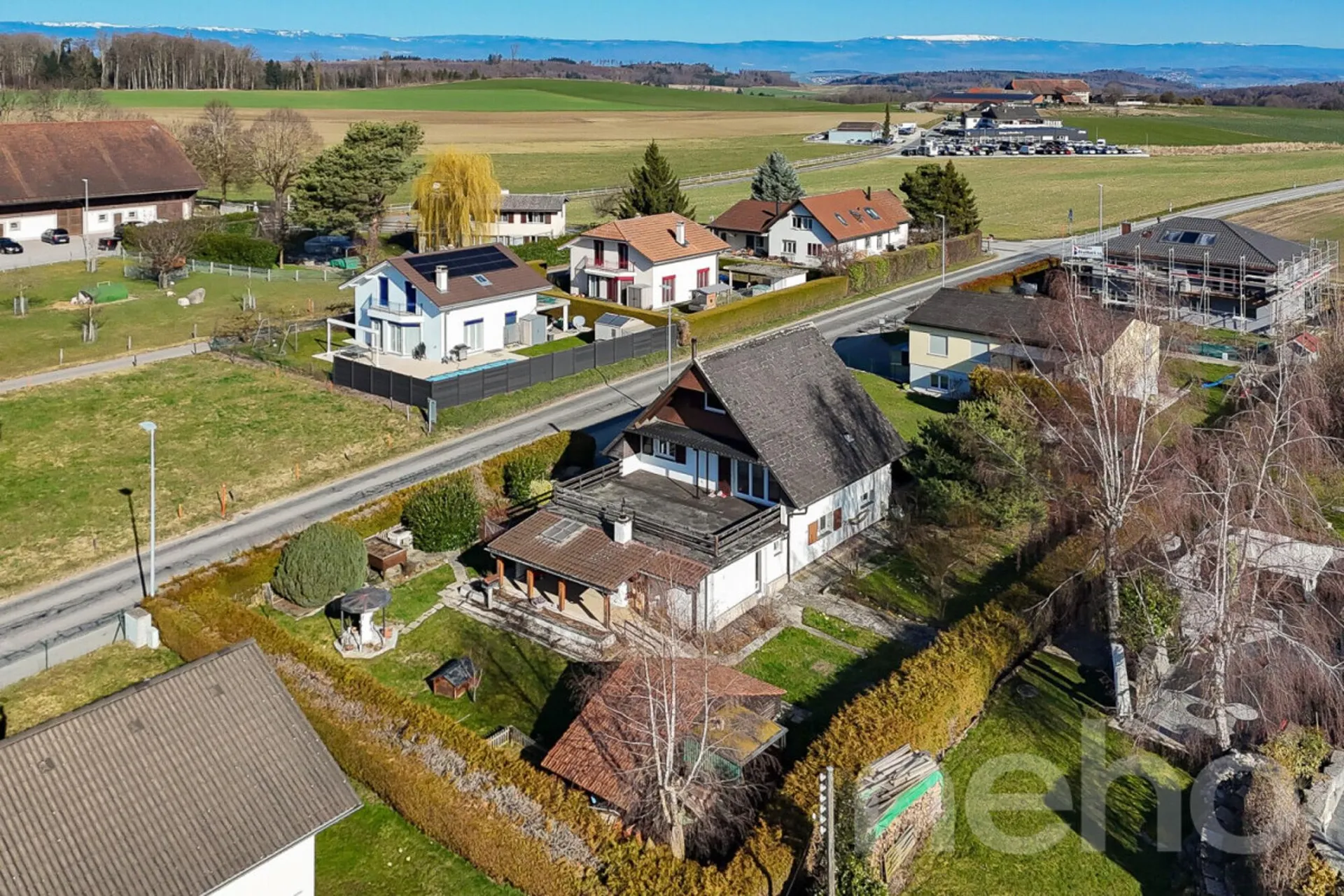 Villa lumineuse rénovée avec rooftop et vue dégagée à Ponthaux