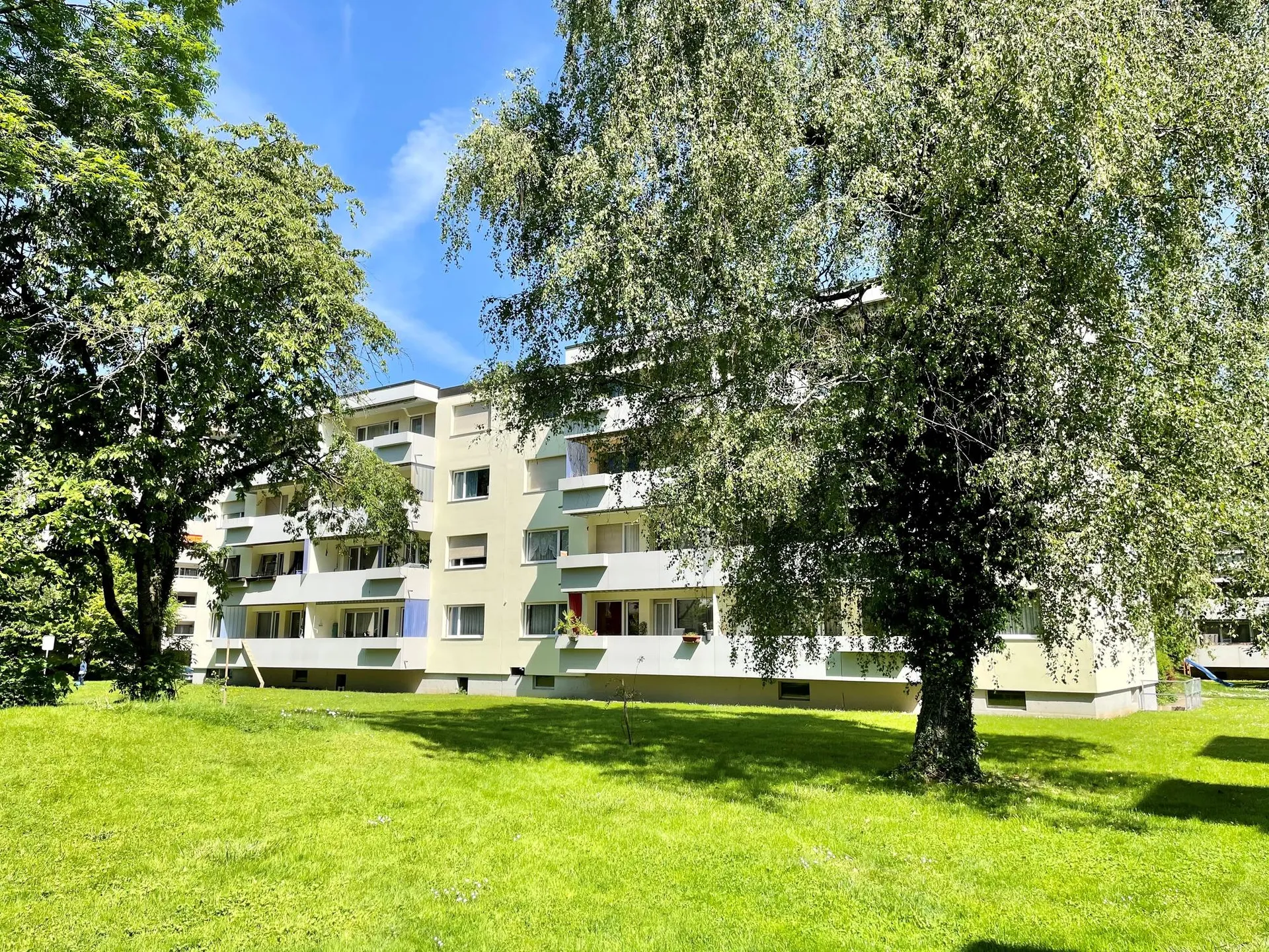 Frisch renovierte 4.5-Zimmerwohnung - Nähe ÖV und Einkauf