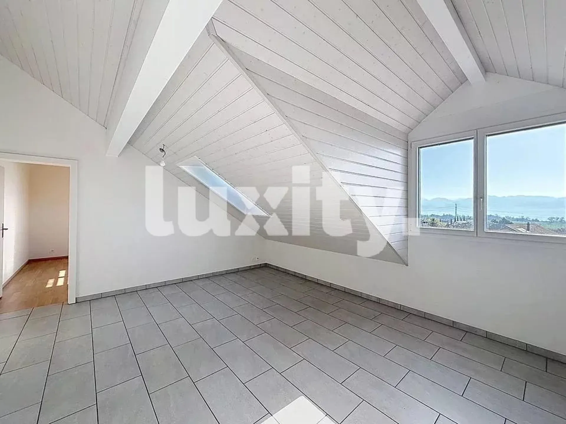 Appartement au dernier étage à Gilly, avec magnifique vue  lac