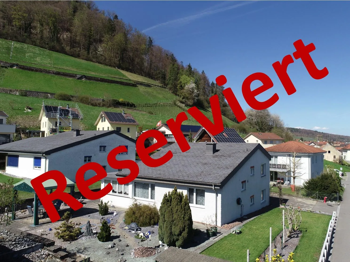Reserviert: 5.5-Zimmer-Einfamilienhaus ruhig gelegen am Rebberg