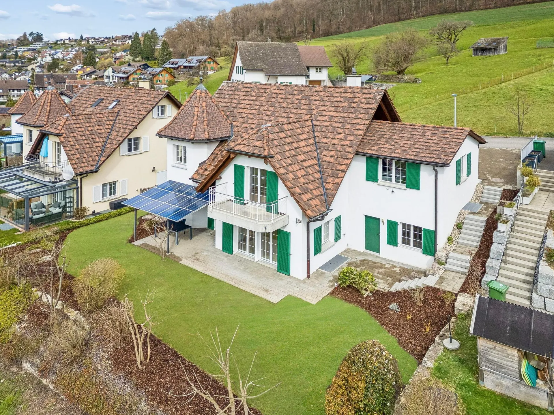 Einfamilienhaus im Landhausstil mit idyllischem Garten an wunderschöner Aussichtslage
