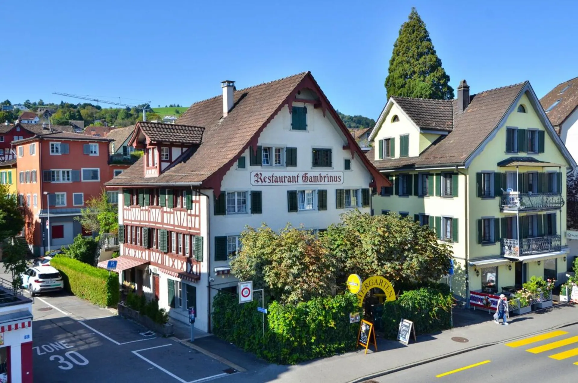 Investitions- und Wohnobjekt: DREI WOHNUNGEN UND EIN RESTAURANT