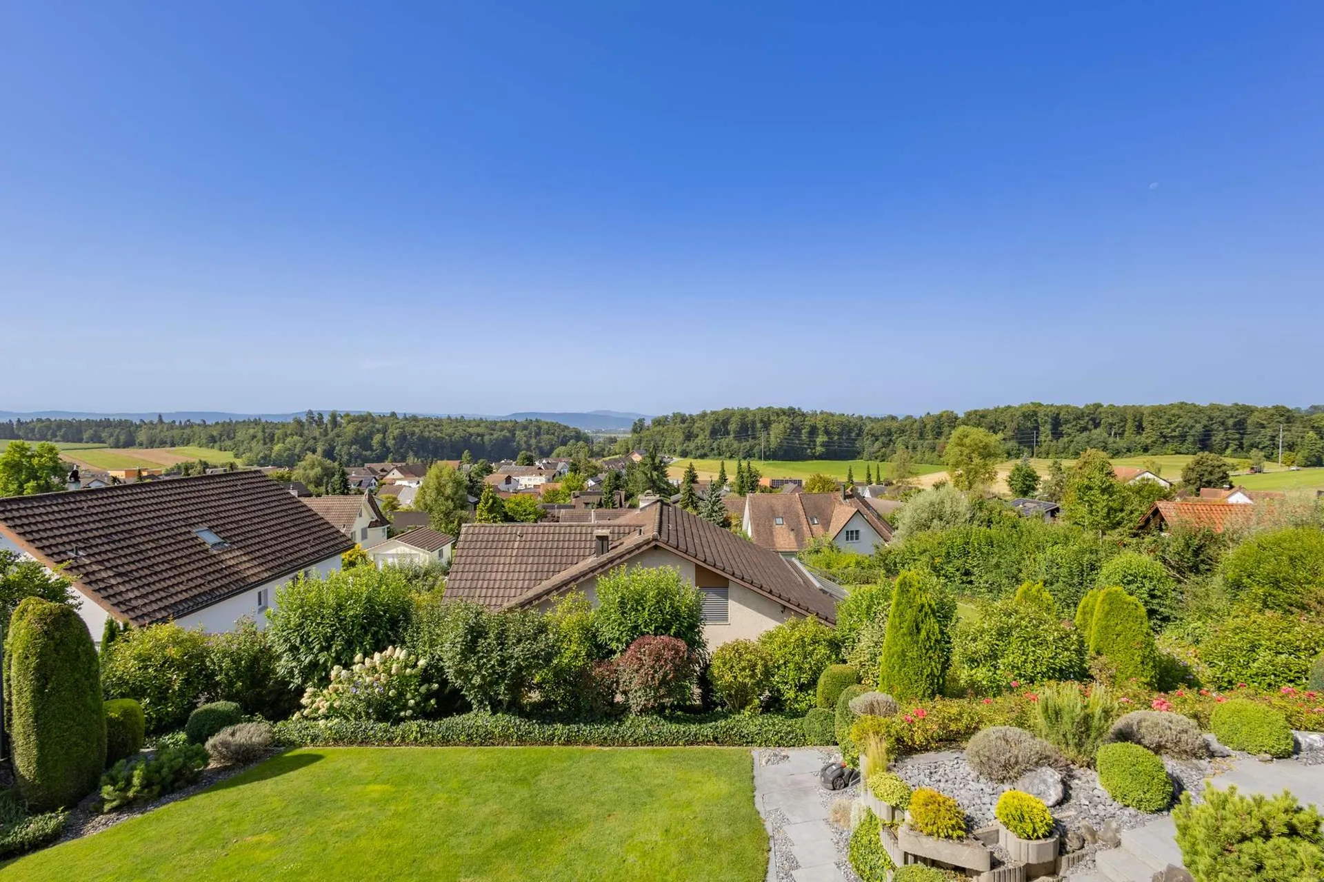 7.5 Zimmer-EFH in Nürensdorf, Ihr Wohntraum auf 940 m² Grundstück mit Alpenpanorama und optionaler Einliegerwohnung