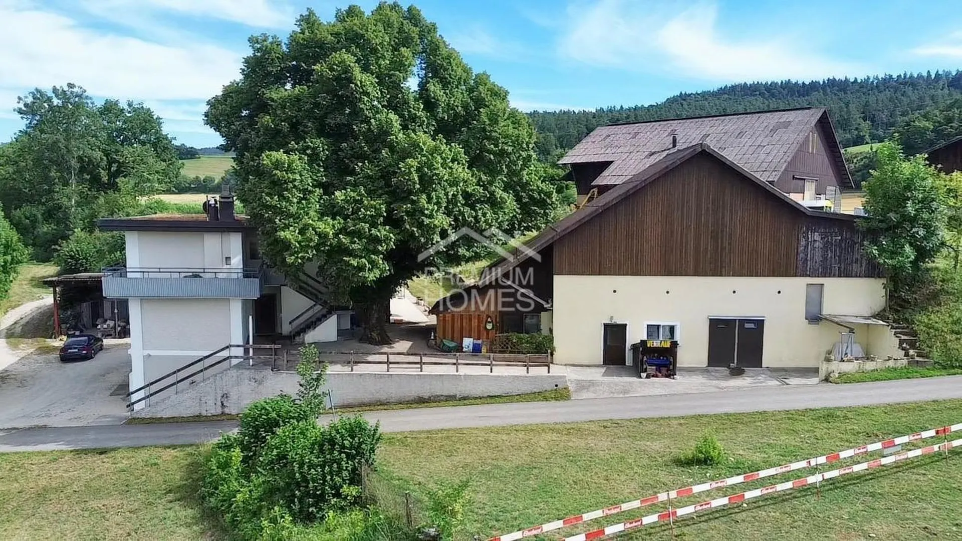 Mehrfamilienhaus mit Pferdehaltung & Landwirtschaftsfläche