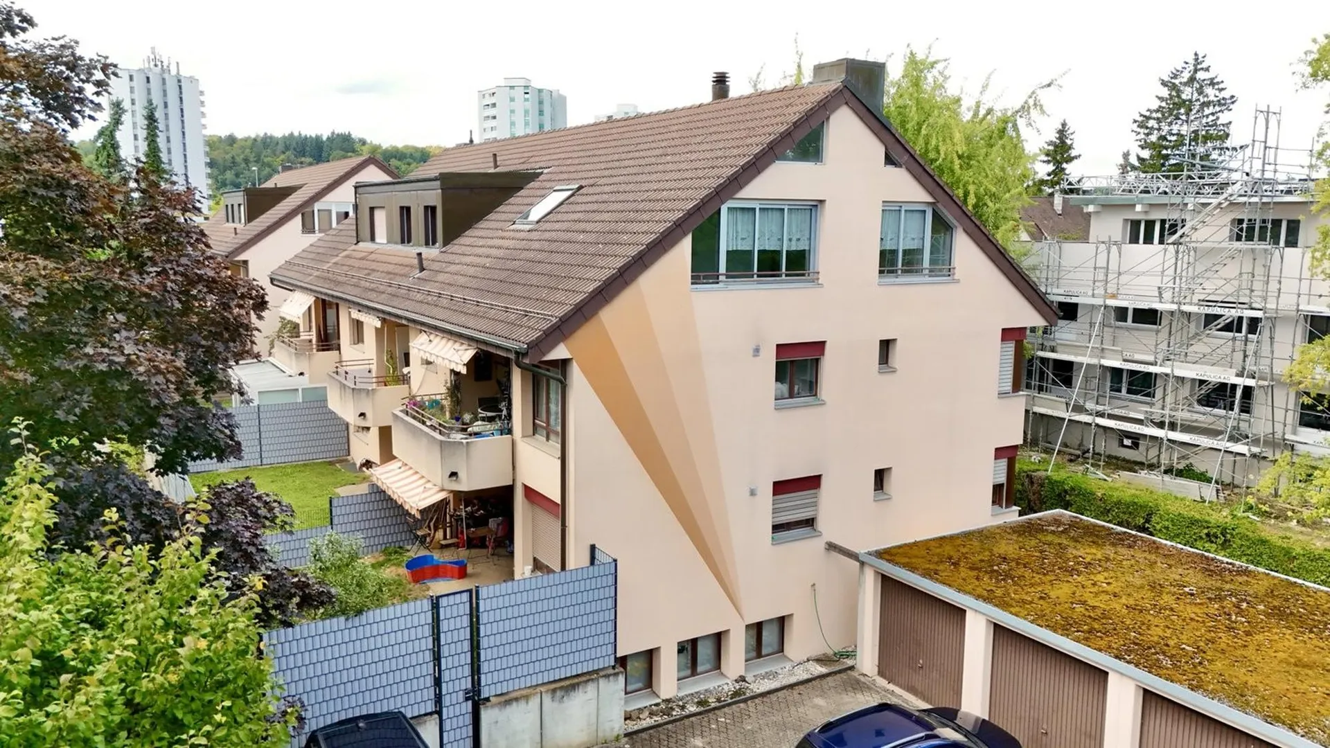 Grosszügige 4½-Zimmer-Dachwohnung mit Wintergarten & Cheminée in Reinach