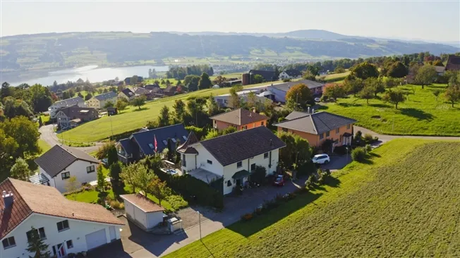 Wohnen mit Weitblick - umgeben von Ruhe und Grün. - 6.5 Zimmer EFH in Sulz