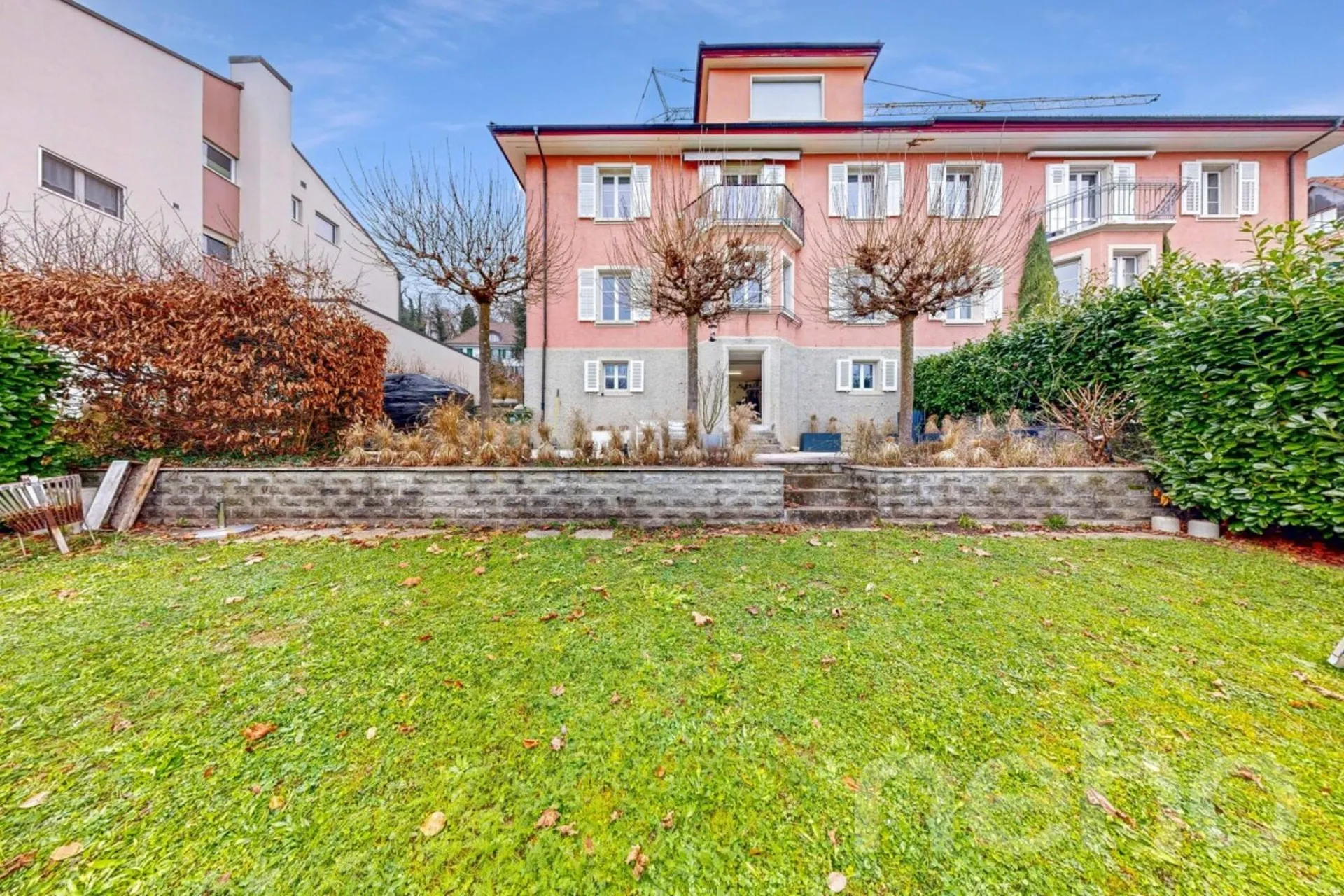 Stilvolles 9-Zimmerhaus mit Ausblick und Altbaucharme