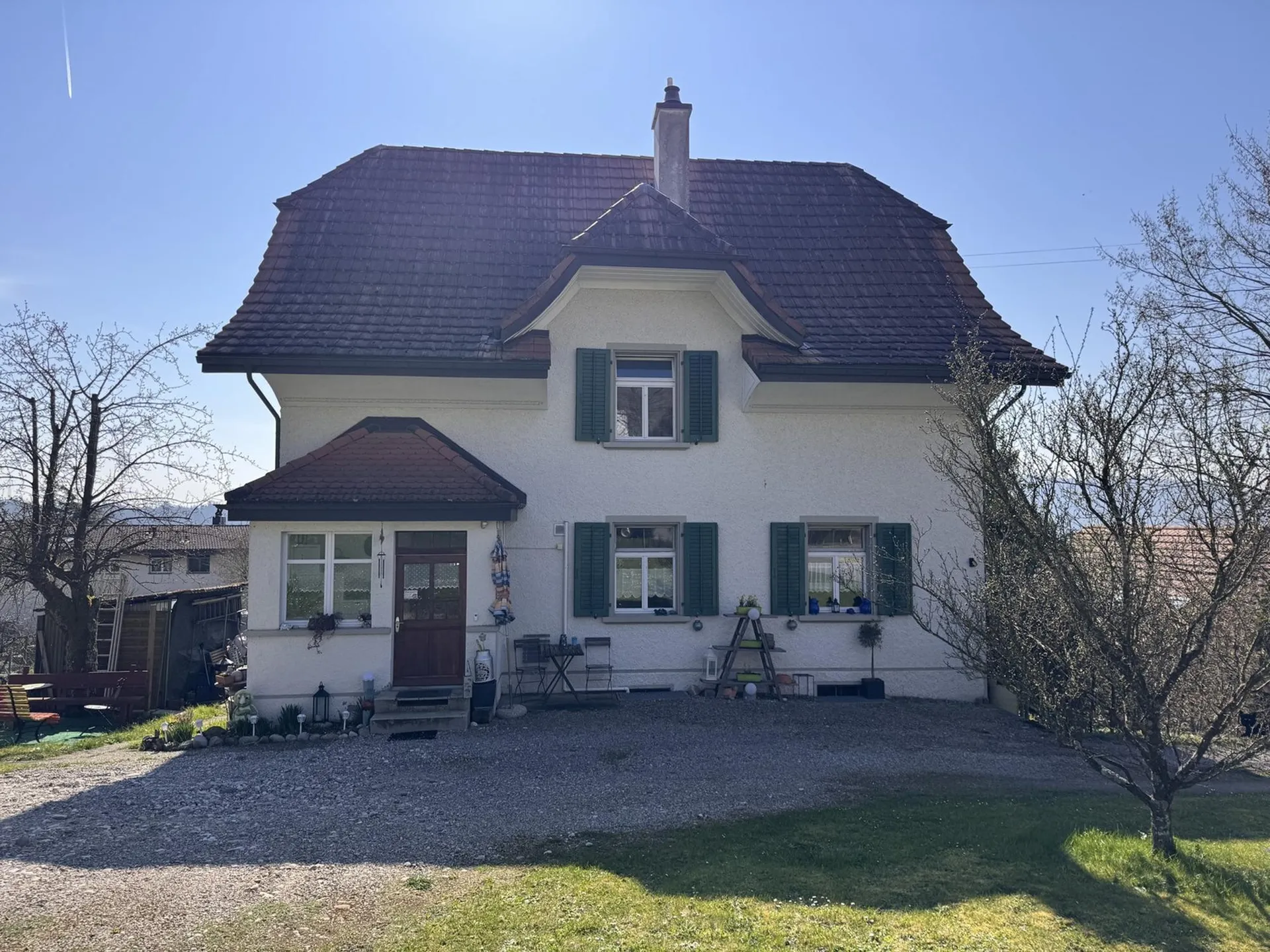 Grosszügiges 6.5-Zimmer-Haus mit Einliegerbereich und traumhafter Aussicht