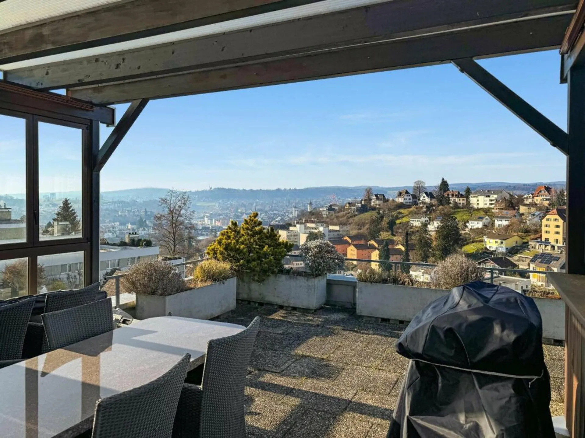 Atemberaubender Weitblick auf Munot und Rhein - Exklusive 3.5-Zimmer-Attika Terrassenwohnung