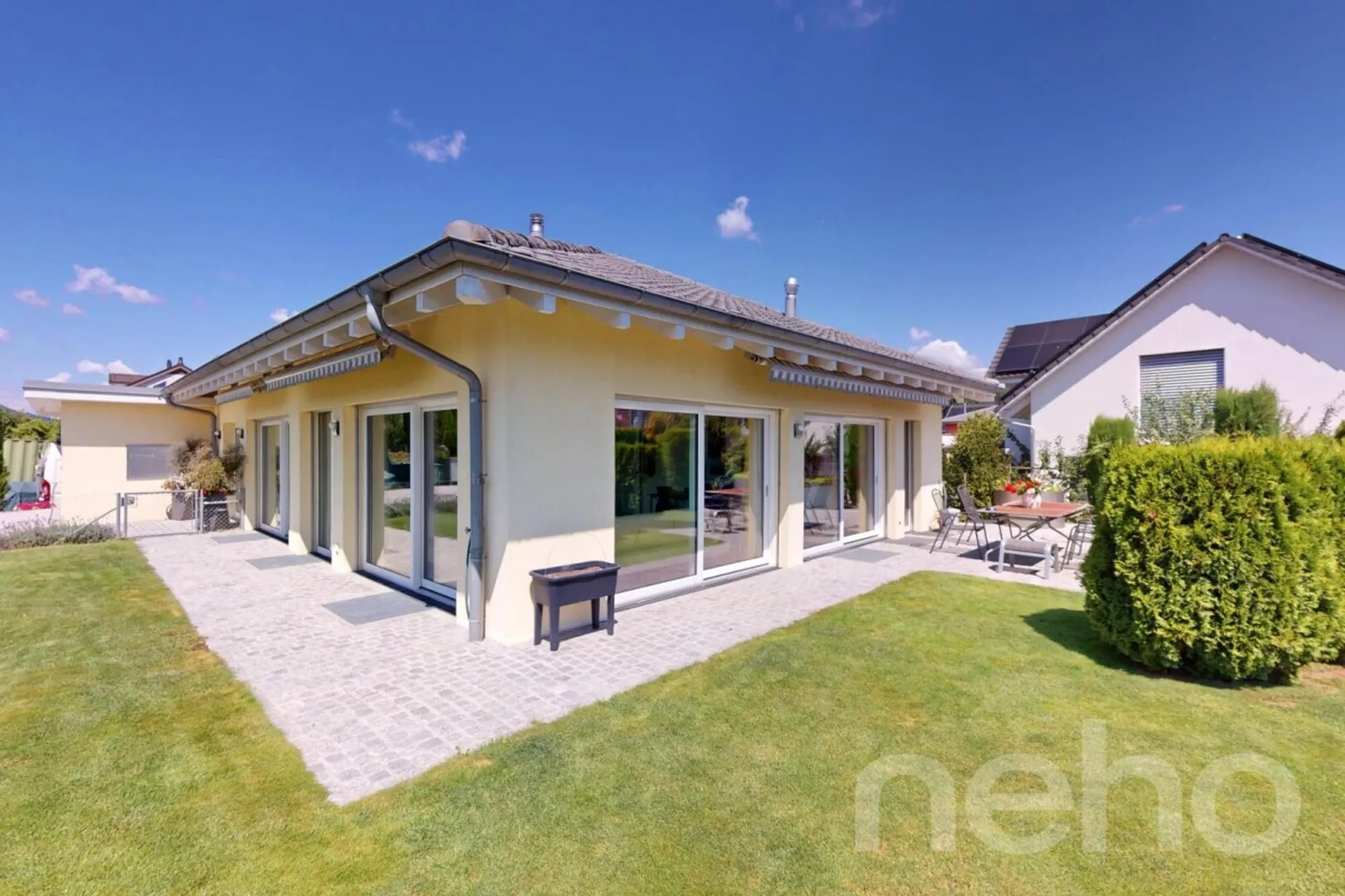 Elegantes Einfamilienhaus mit Garten und Carport für Wohnmobil