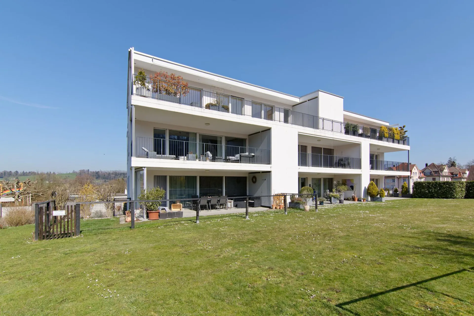 grosszügige 4.5-Zi.-Attikawohnung mit Weitsicht, grosser Terrasse und