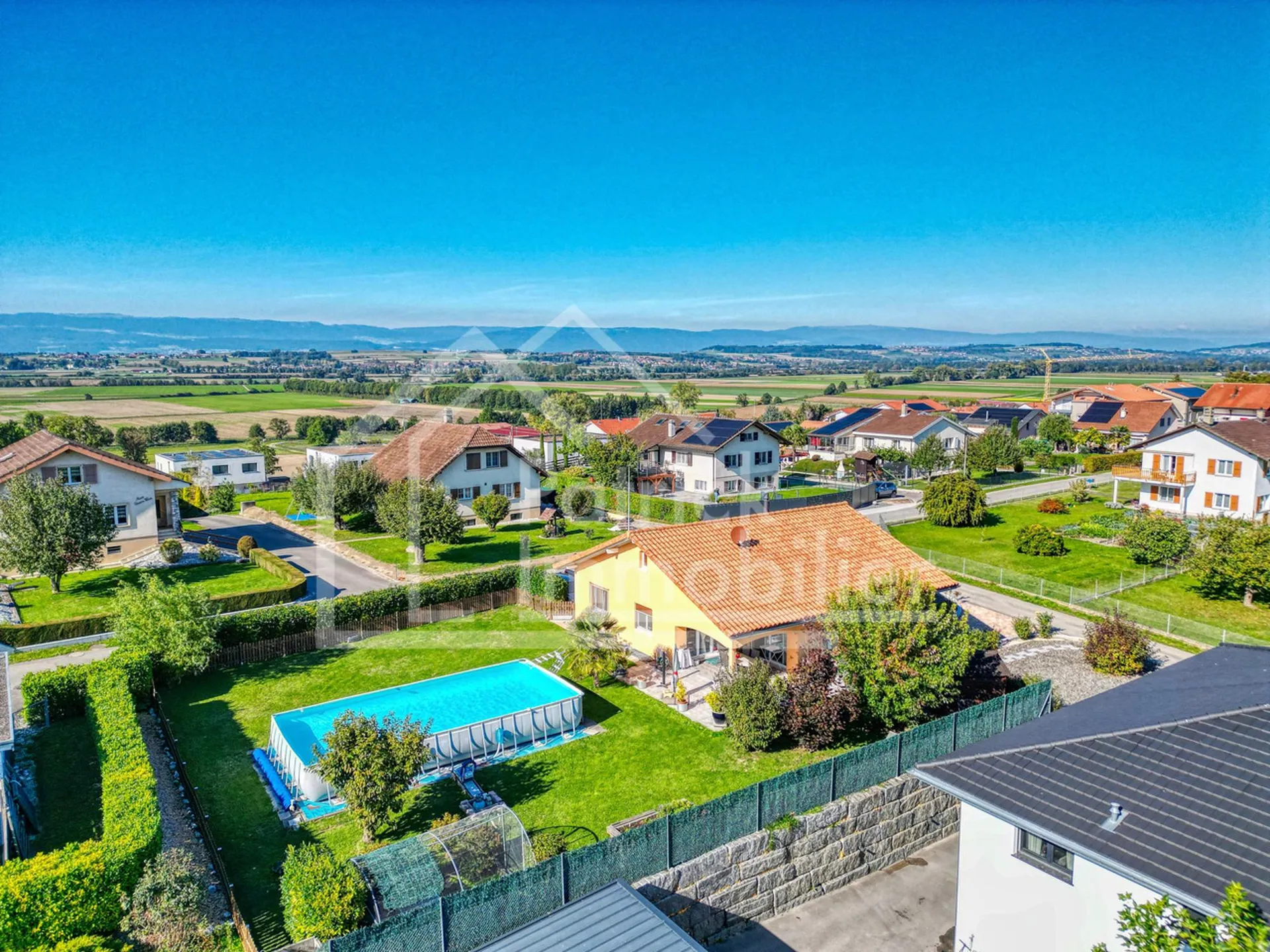 Exlusivité - Maison familiale avec grand terrain,lumière exceptionnelle et un porentiel d'agrandissement.
