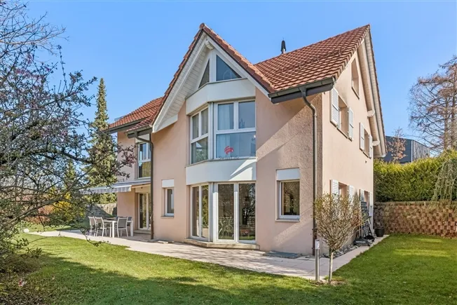 Einfamilienhaus mit 8 Zimmern!
