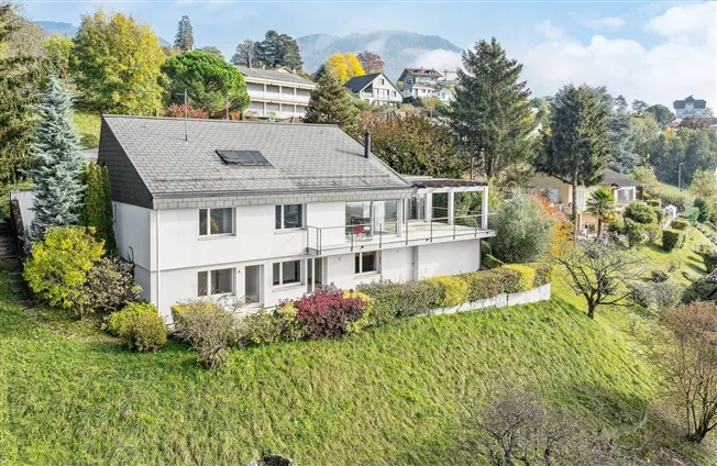 Geräumige 8.5-Zimmer-Villa, Standing & Aussicht